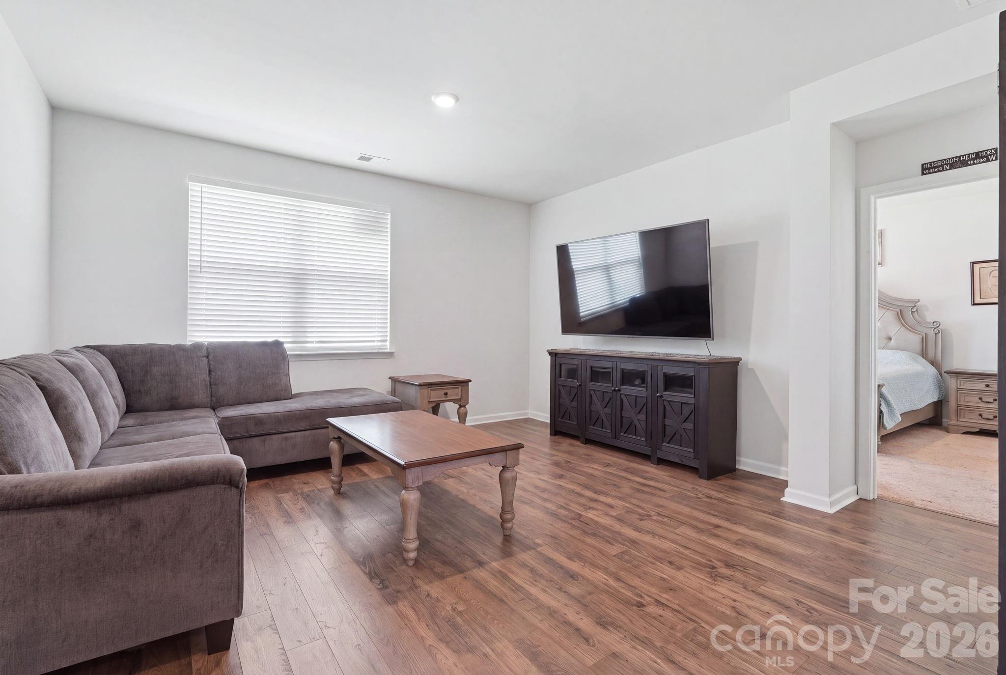 1404 Greenock Lane — Conway