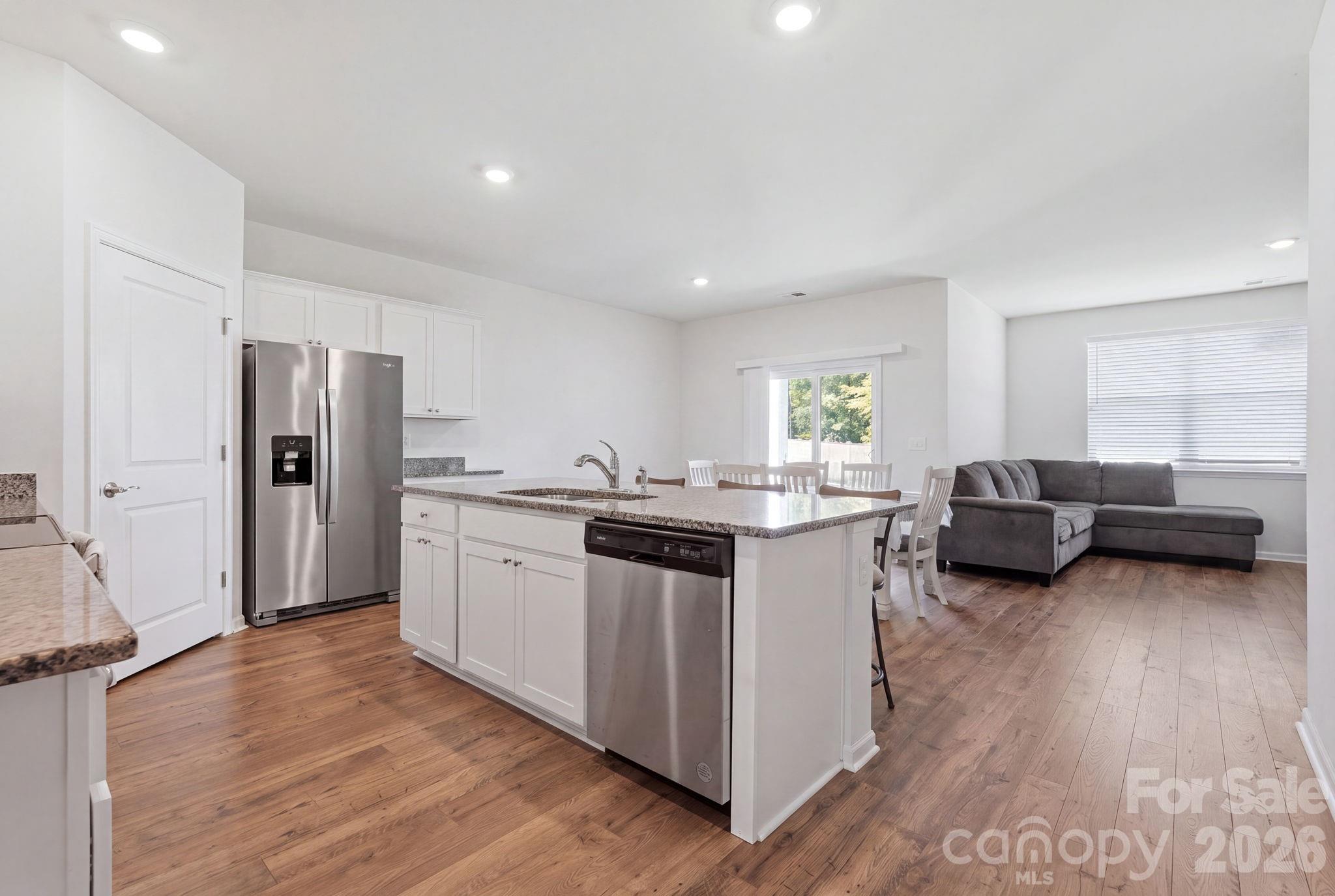1404 Greenock Lane — Conway