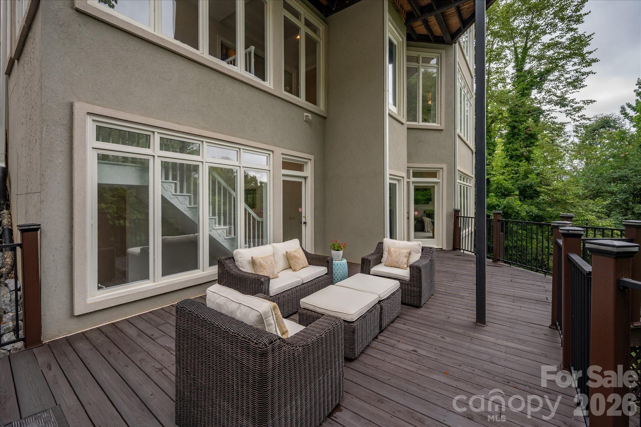 6812 Linkside Court — Charlotte