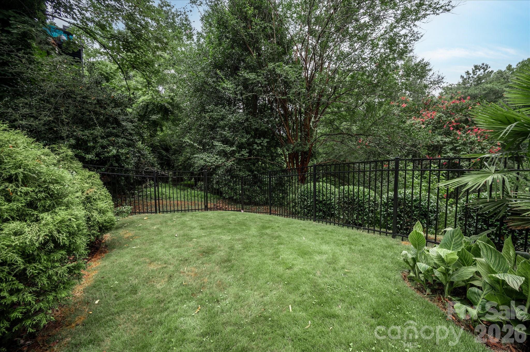 6812 Linkside Court — Charlotte