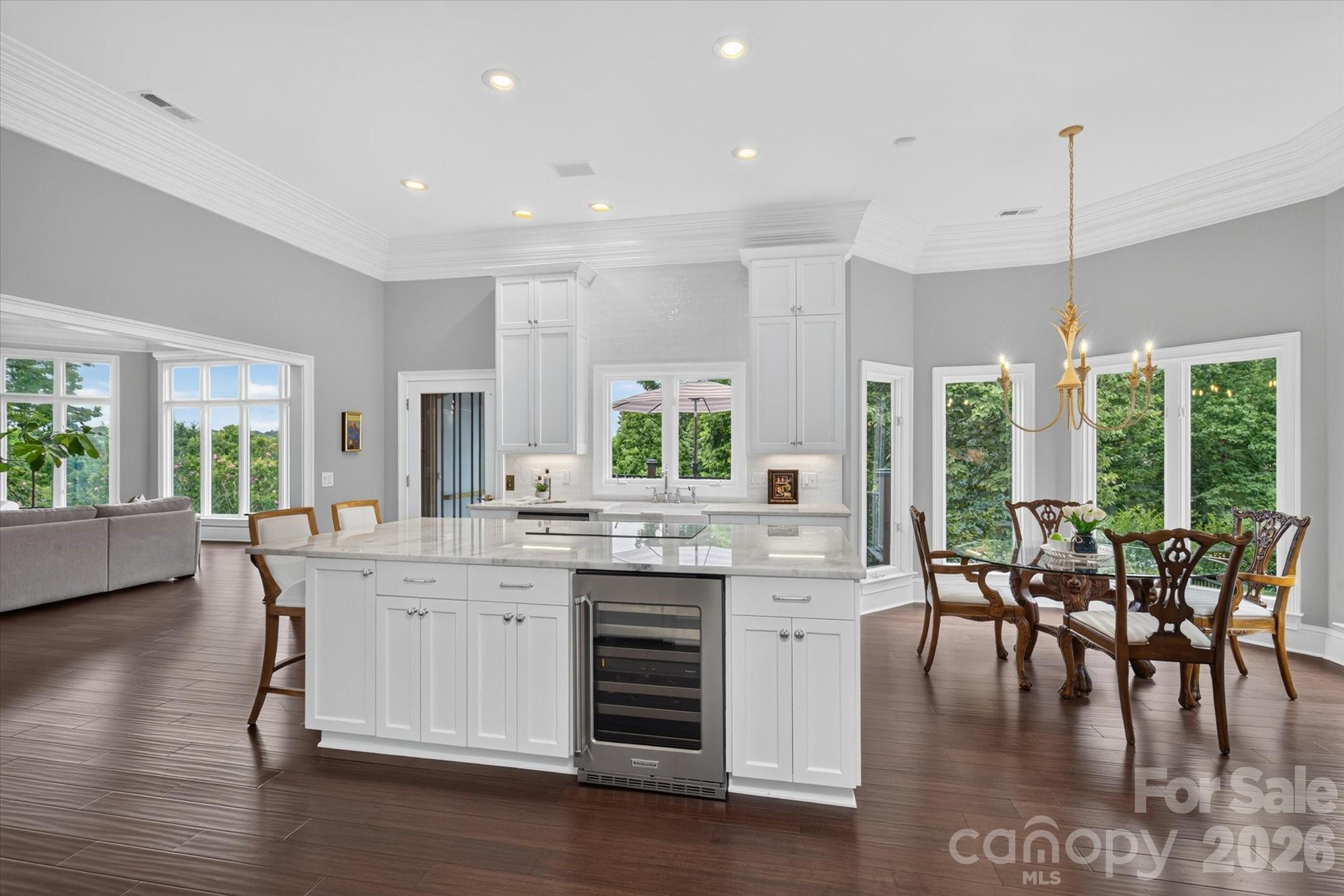 6812 Linkside Court — Charlotte