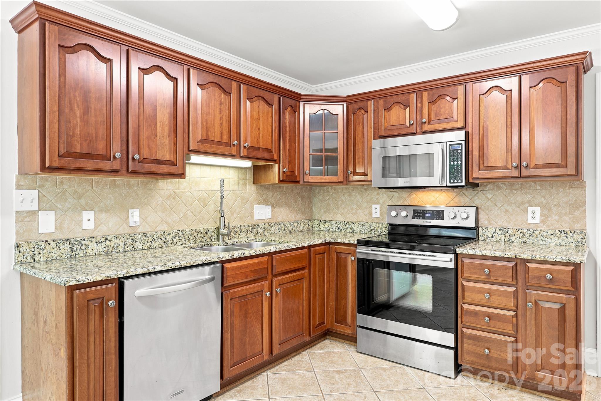 122 W Tattersall Drive — Statesville