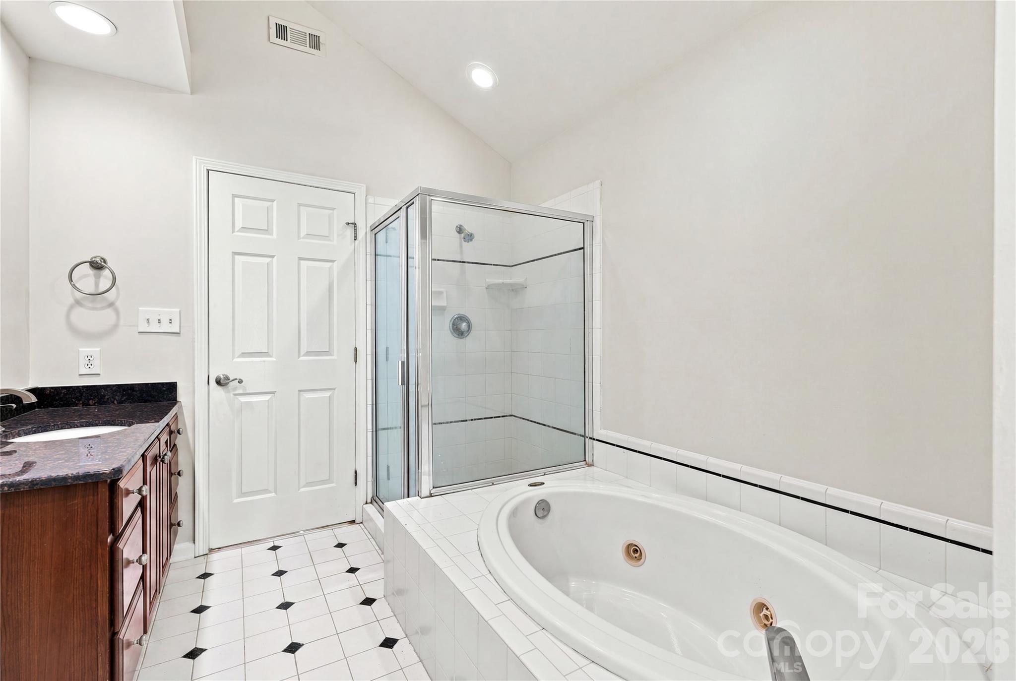 122 W Tattersall Drive — Statesville