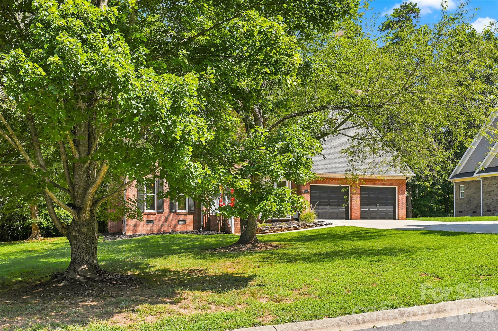 122 W Tattersall Drive — Statesville
