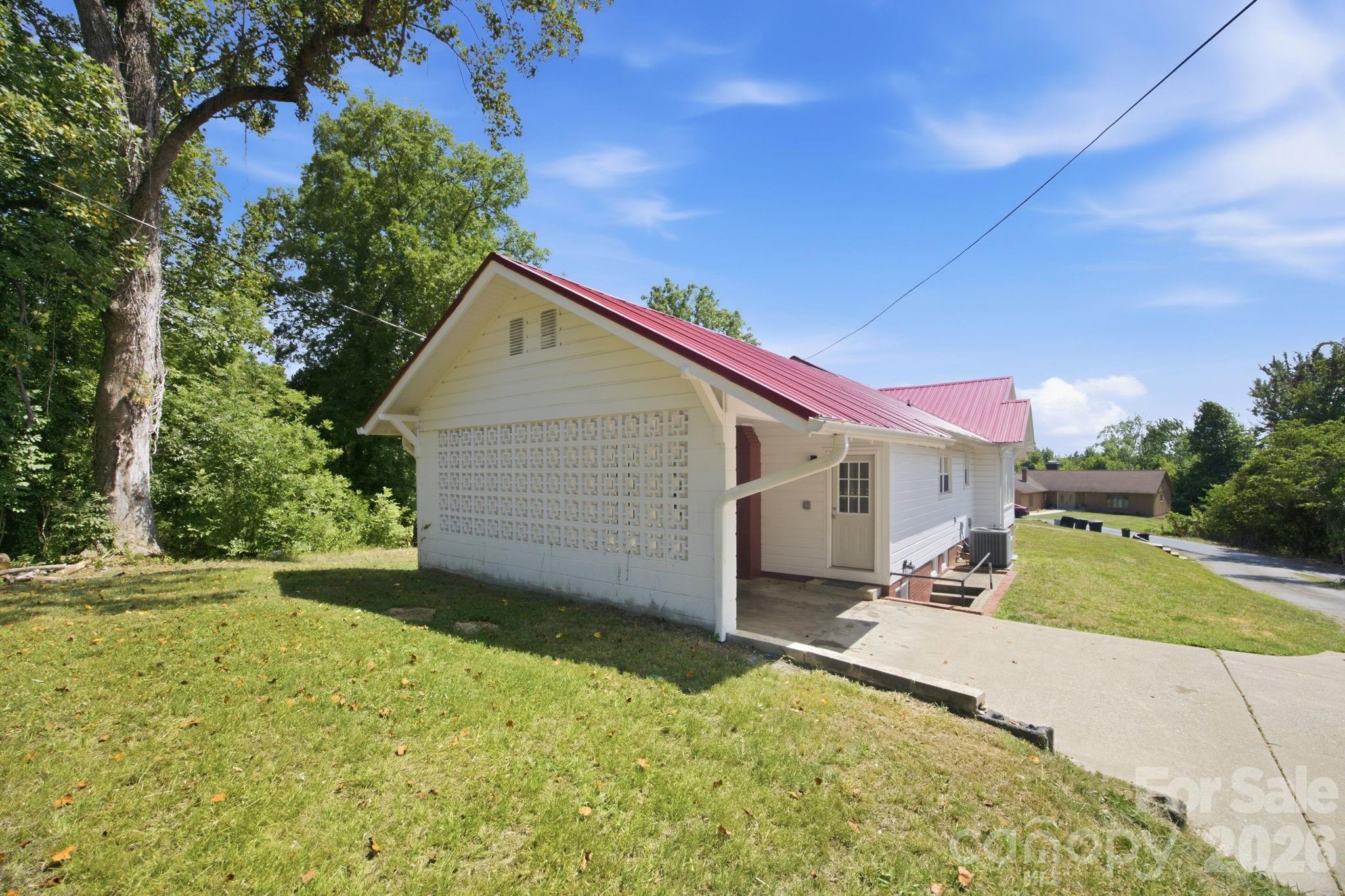 661 Lenoir Road — Morganton