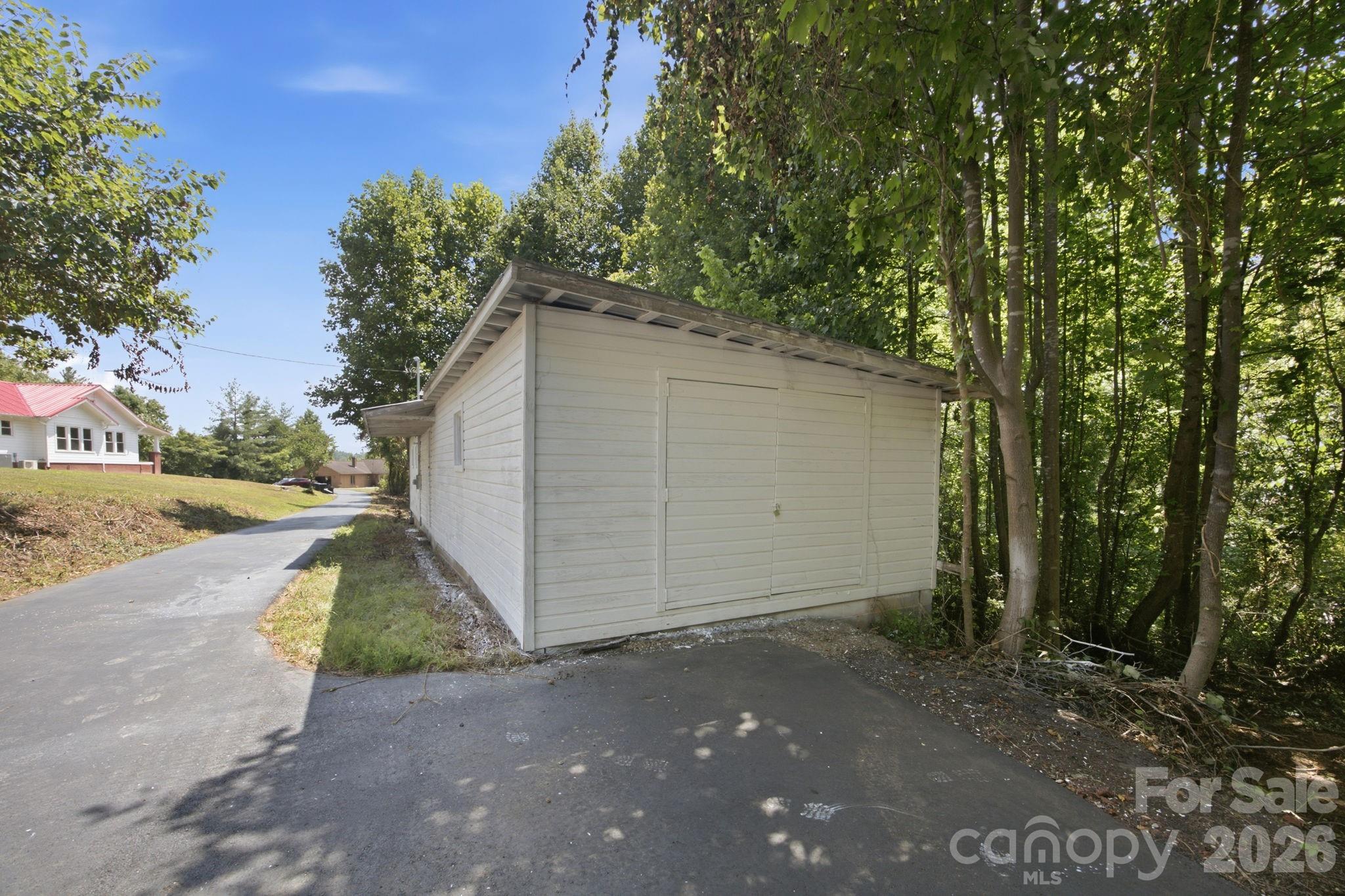 661 Lenoir Road — Morganton