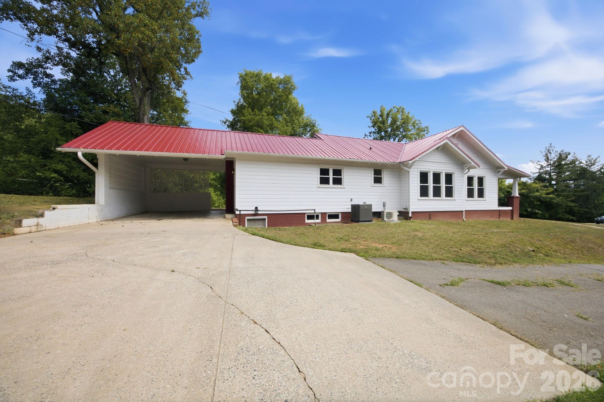 661 Lenoir Road — Morganton