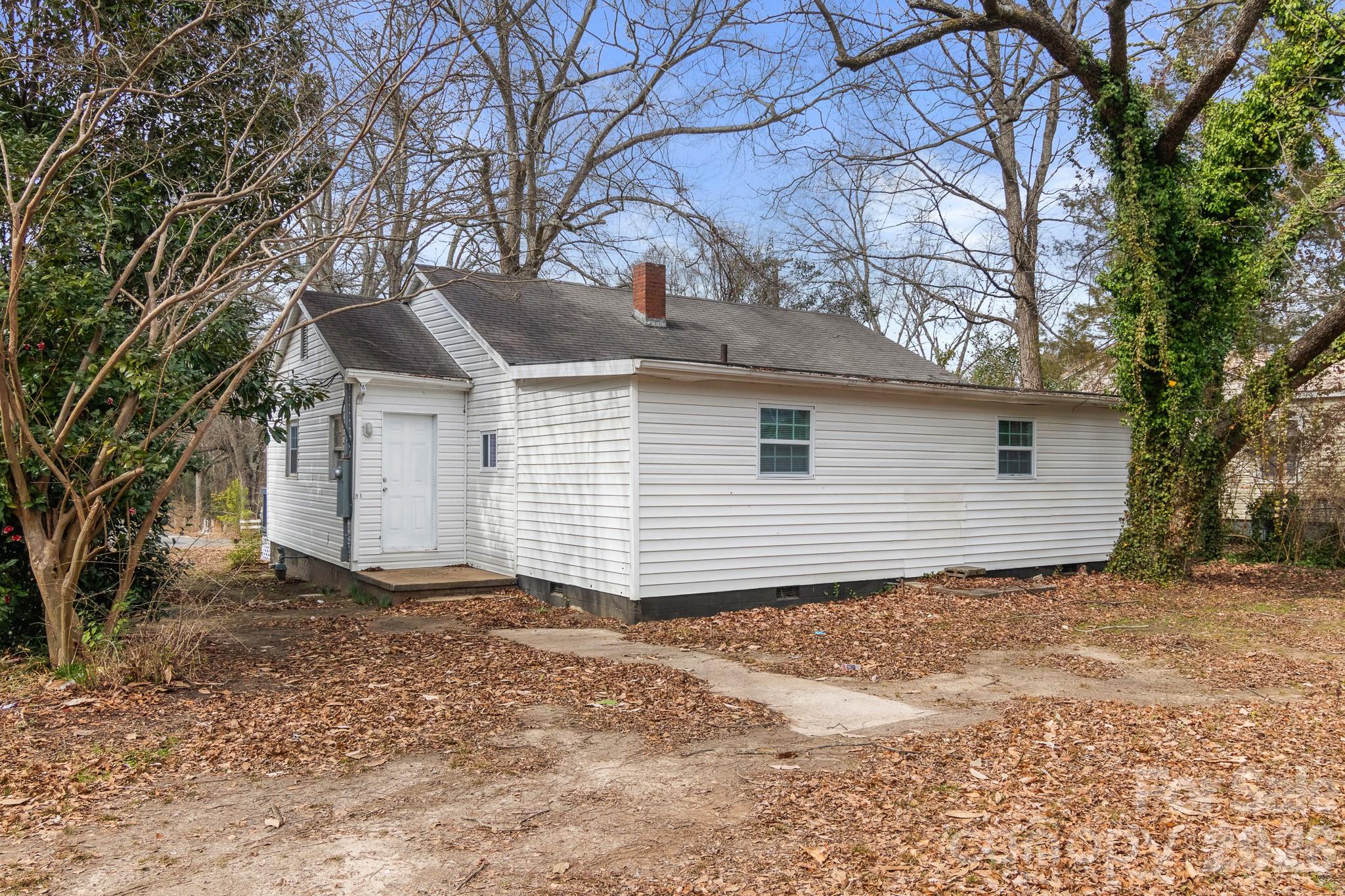 411 S Thompson Street — Shelby