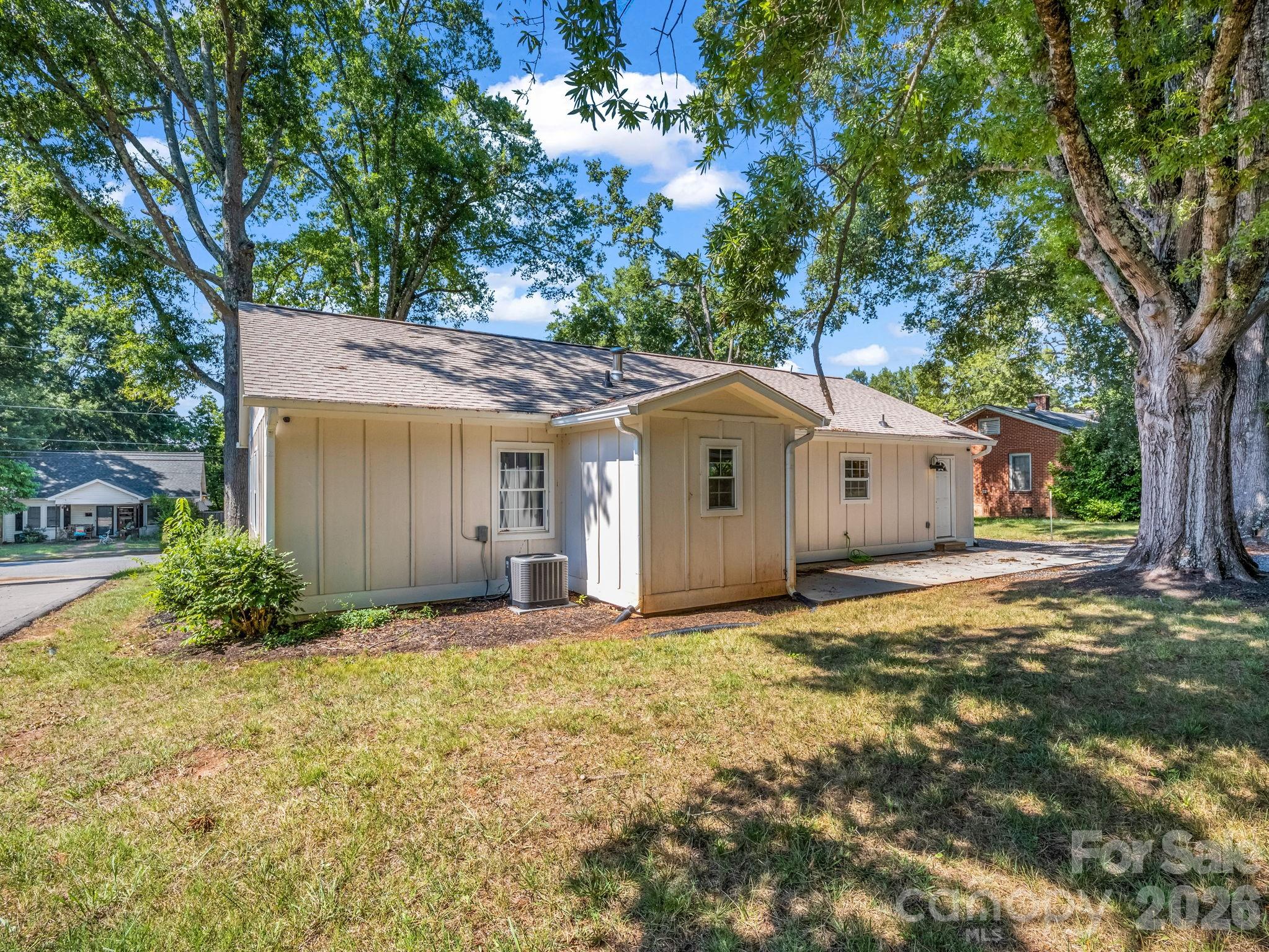 319 Arlington Street — Forest City