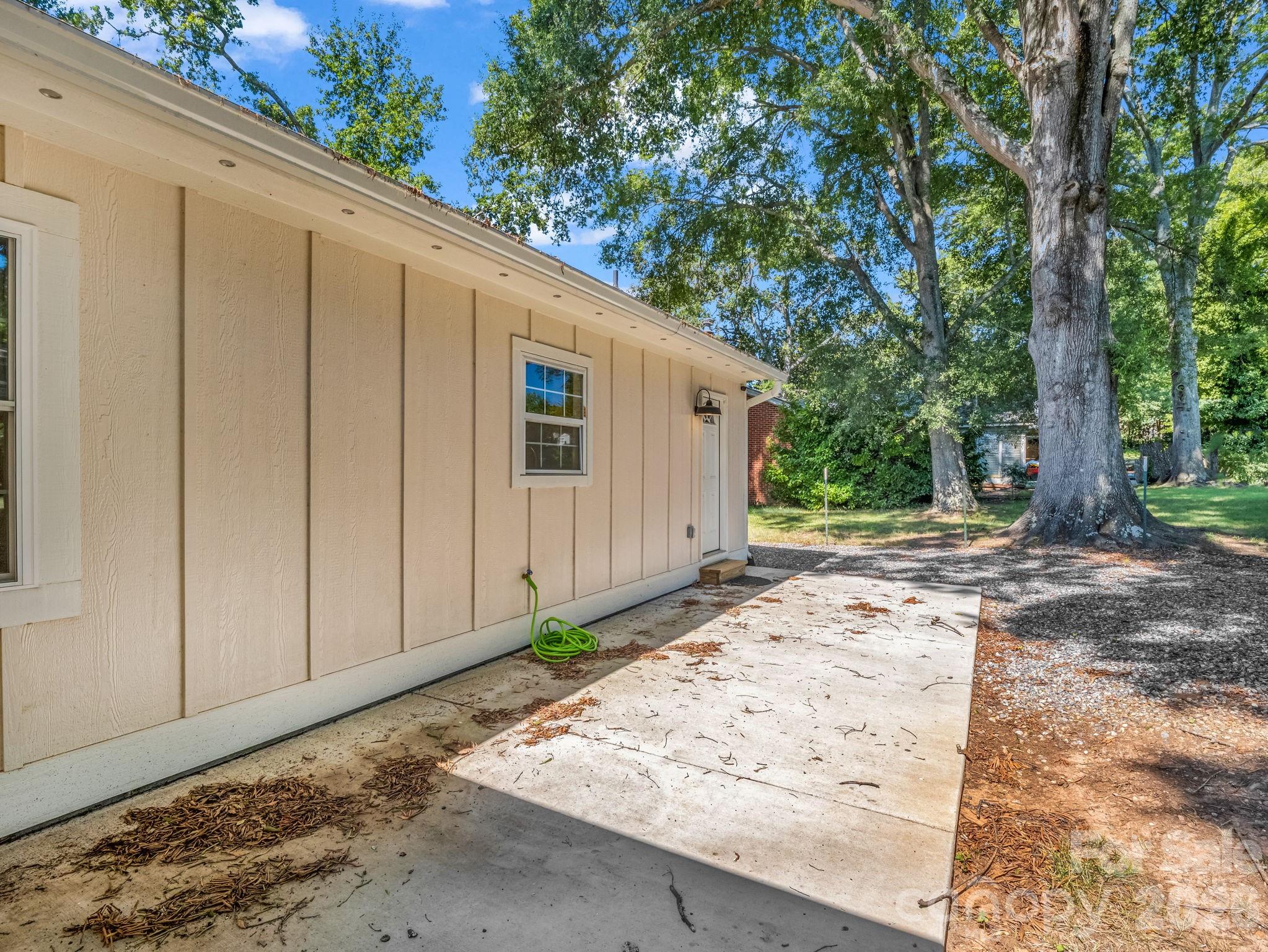 319 Arlington Street — Forest City