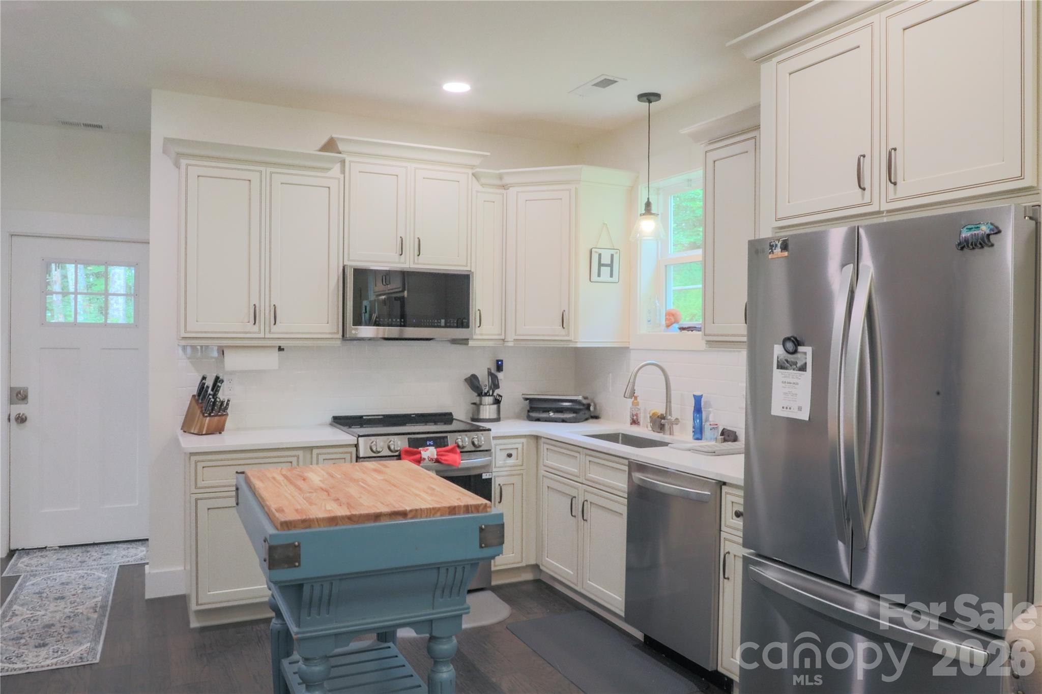 611 Twinbrook Lane — Maggie Valley