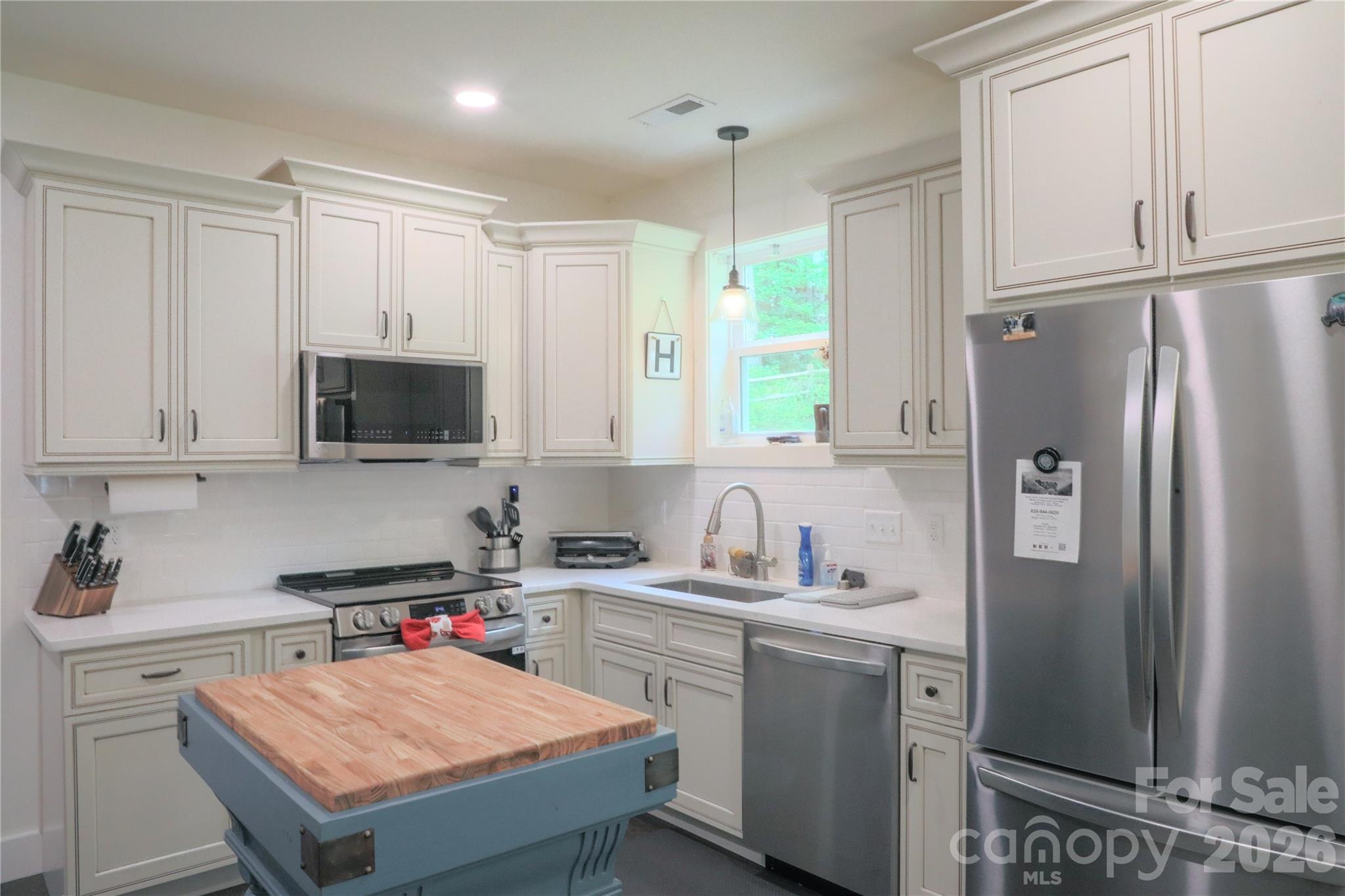 611 Twinbrook Lane — Maggie Valley