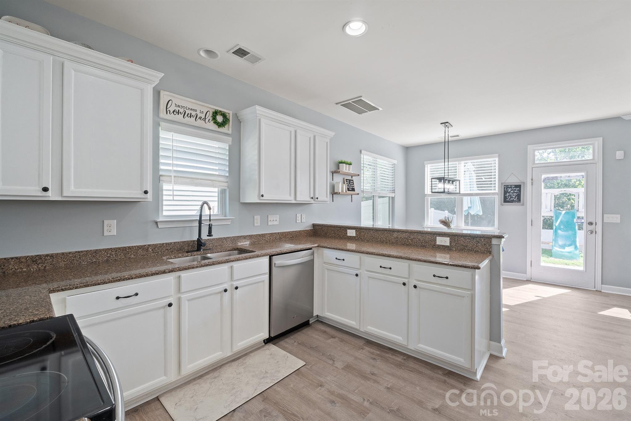 17120 Caldwell Track Drive — Huntersville
