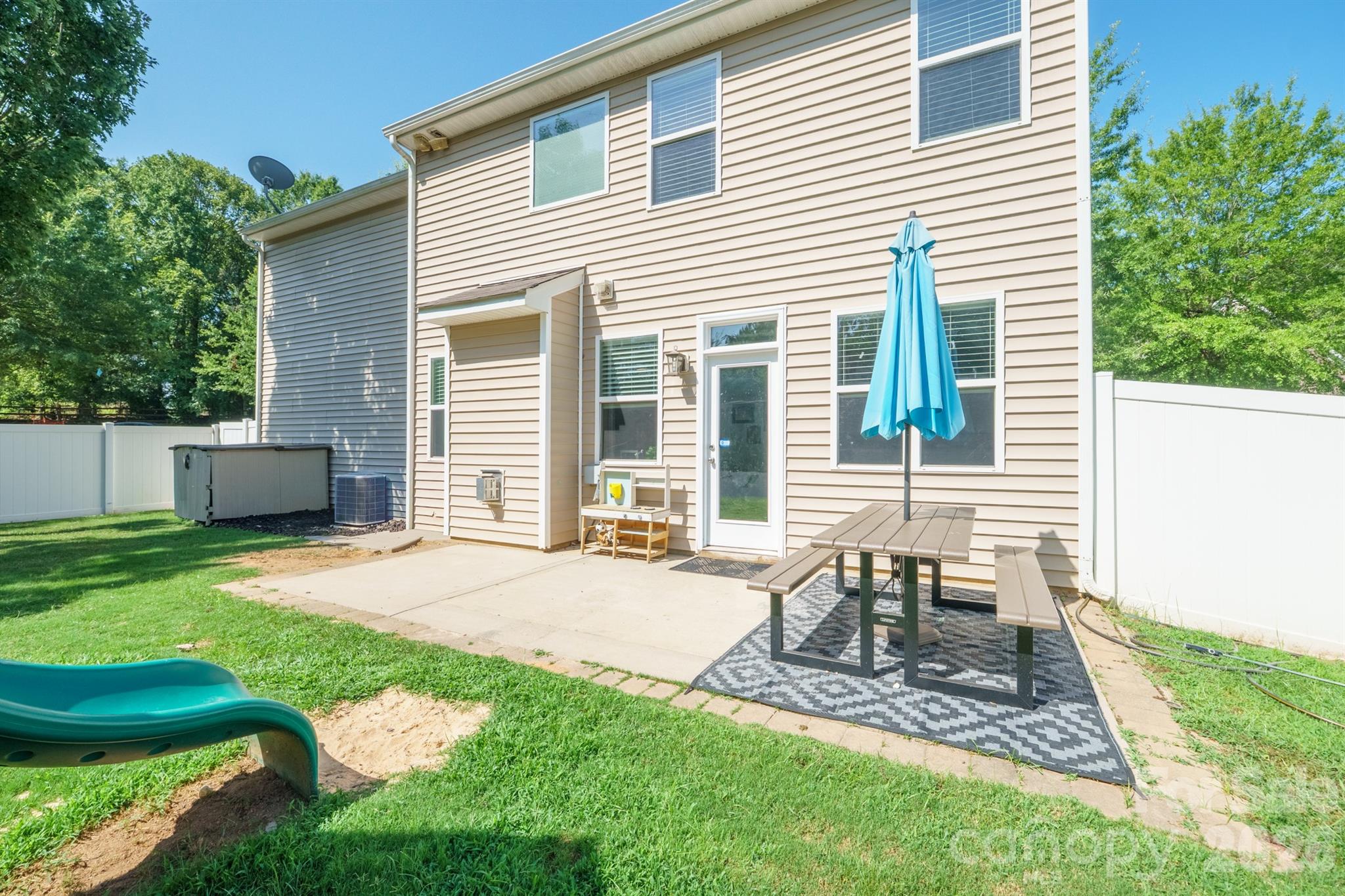 17120 Caldwell Track Drive — Huntersville