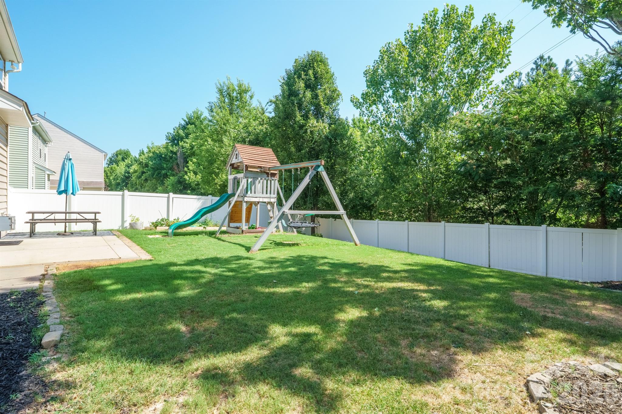 17120 Caldwell Track Drive — Huntersville