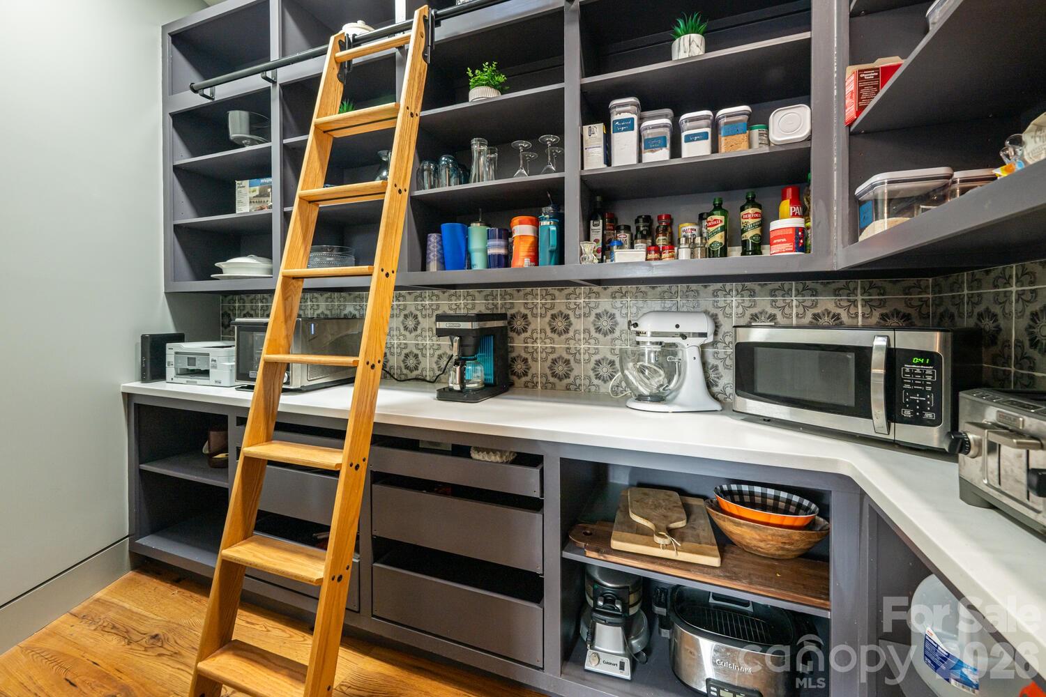 208 Glenroy Court — Flat Rock