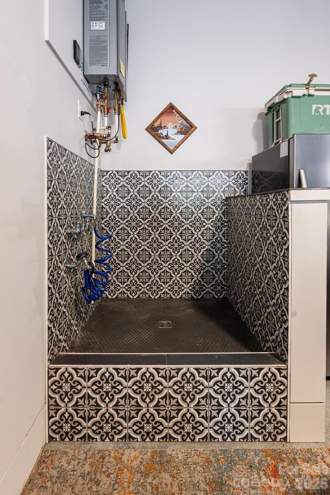 208 Glenroy Court — Flat Rock
