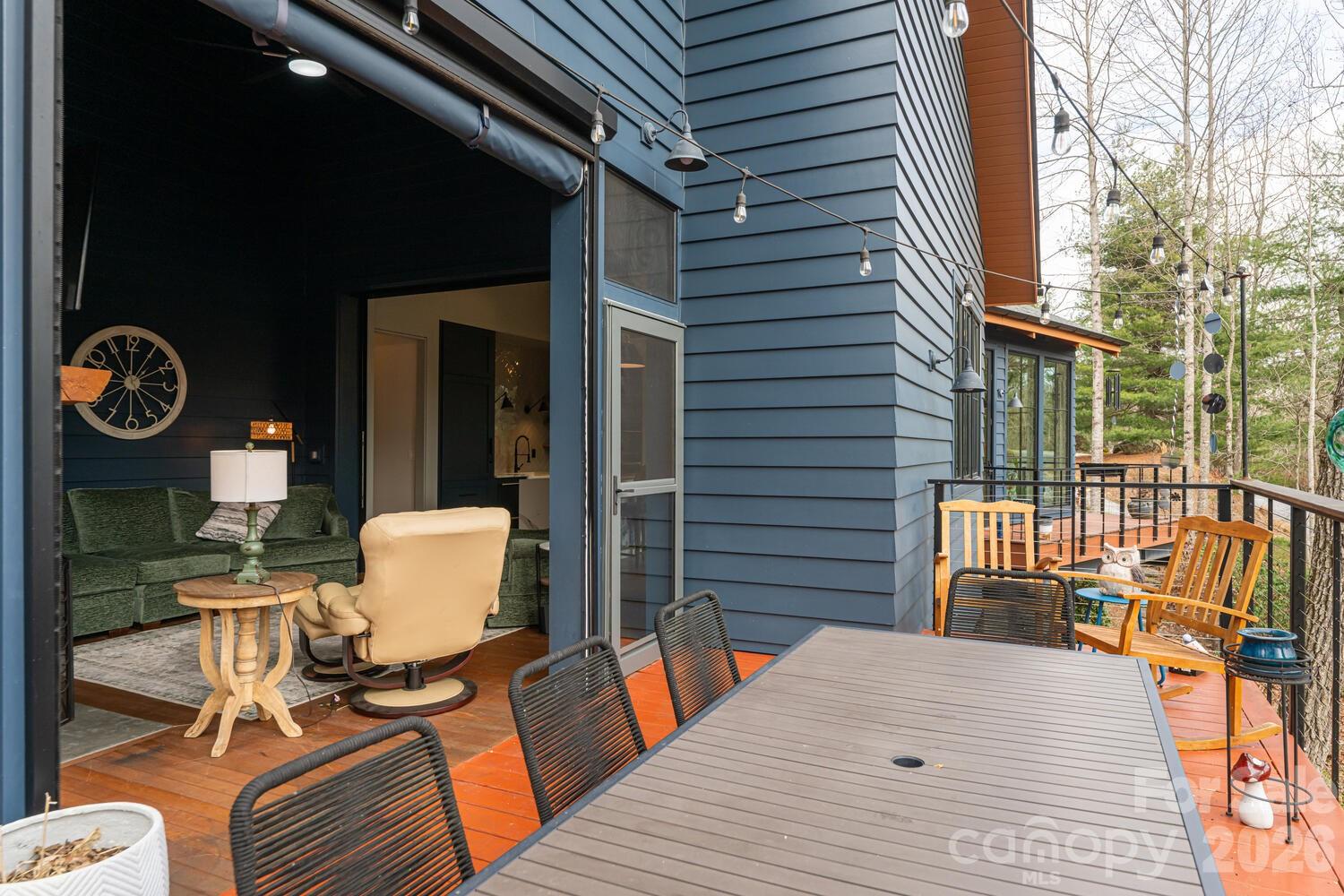 208 Glenroy Court — Flat Rock