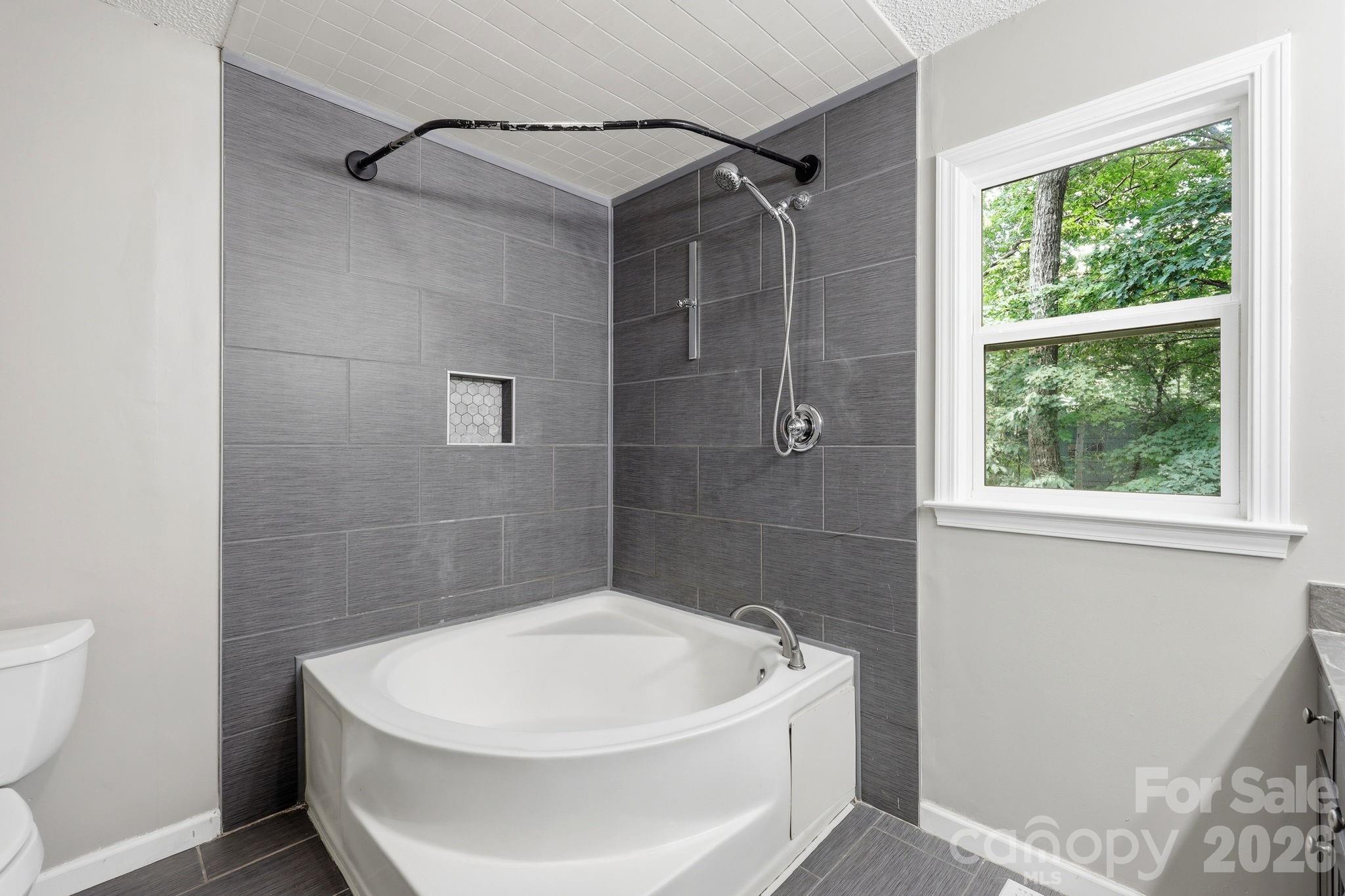 340 Oakwood Lane — Columbus