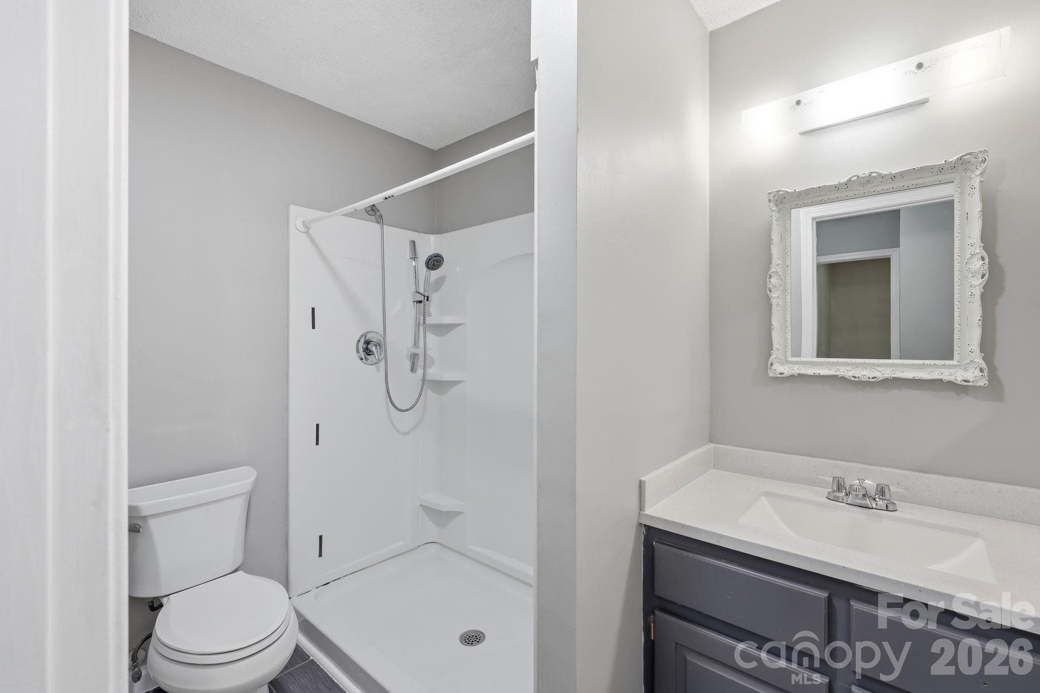 340 Oakwood Lane — Columbus