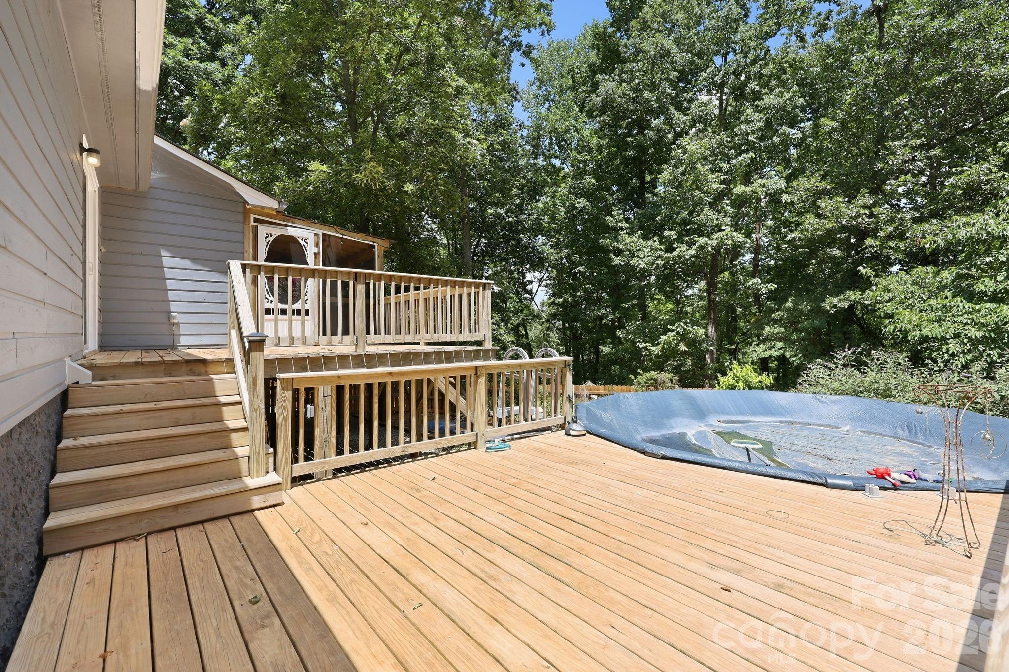 340 Oakwood Lane — Columbus