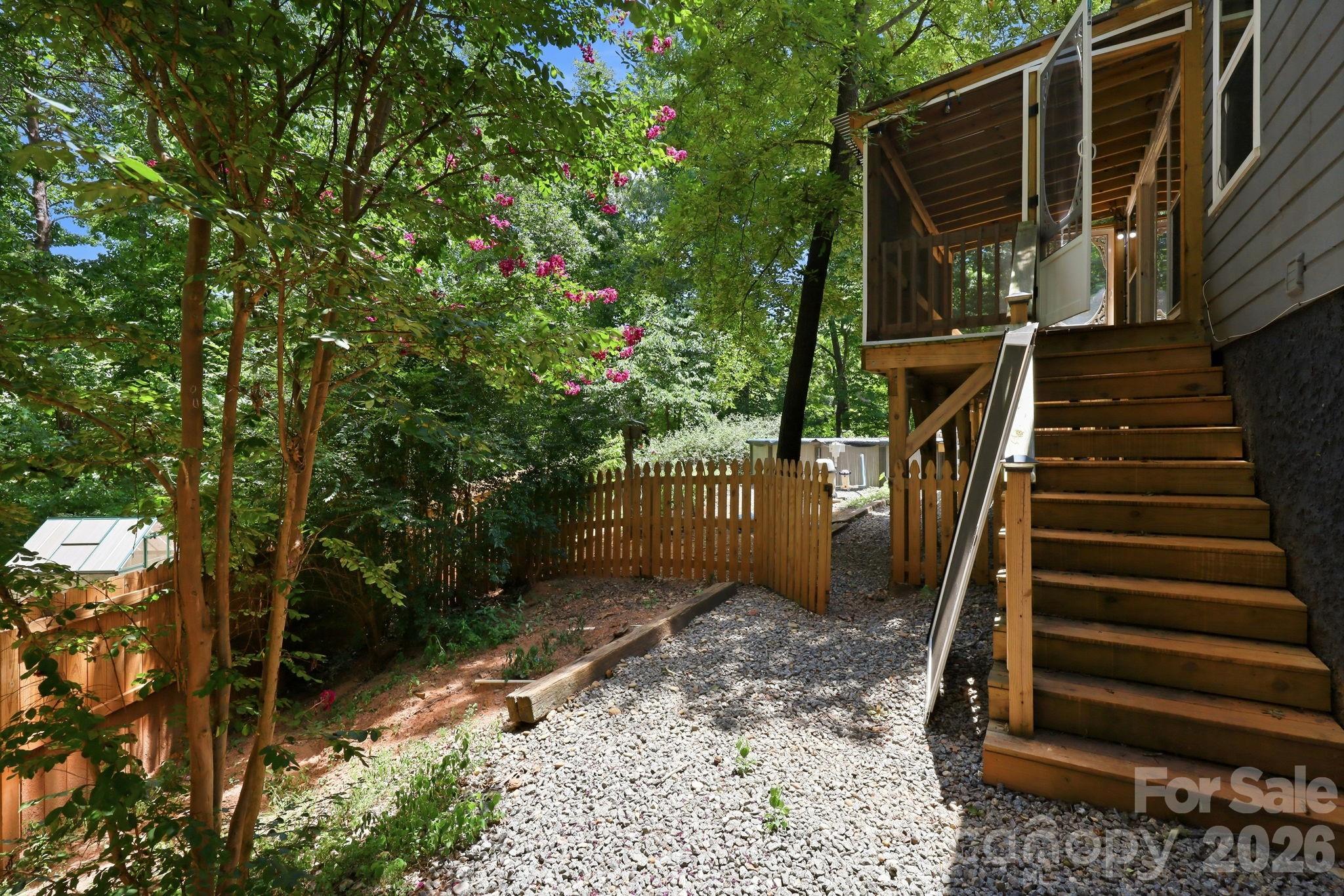 340 Oakwood Lane — Columbus