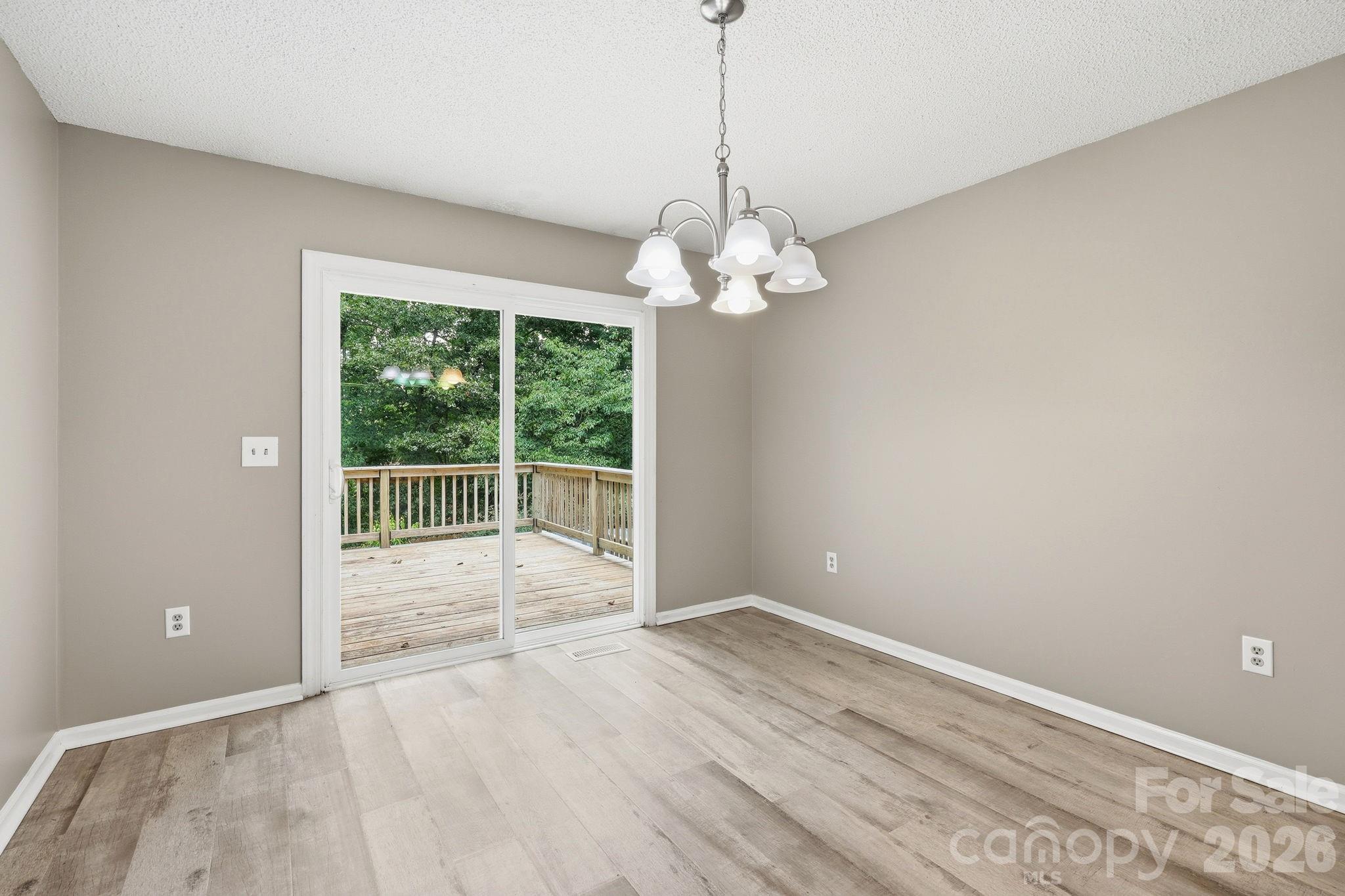 340 Oakwood Lane — Columbus