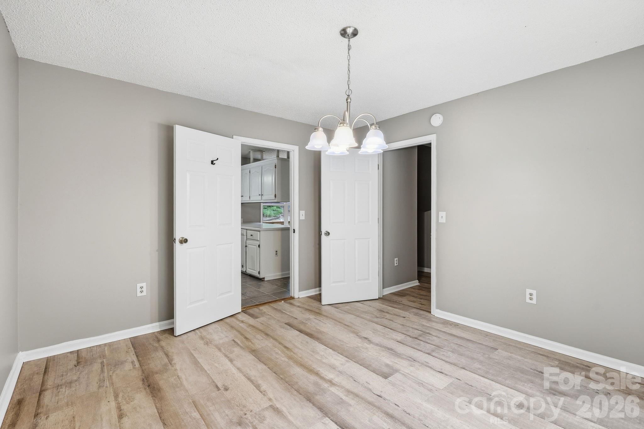 340 Oakwood Lane — Columbus