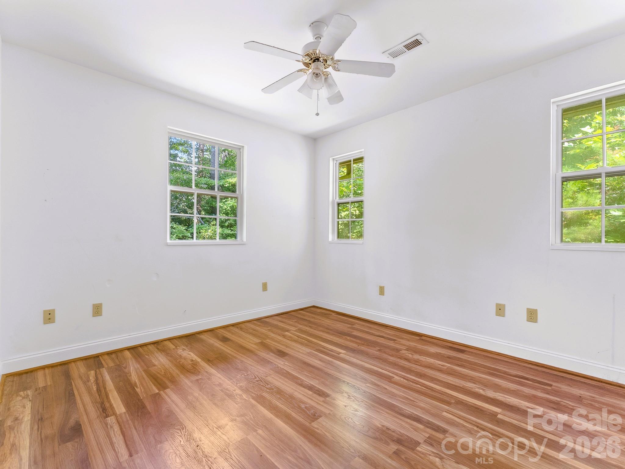 269 Pinewood Knoll Drive — Hendersonville