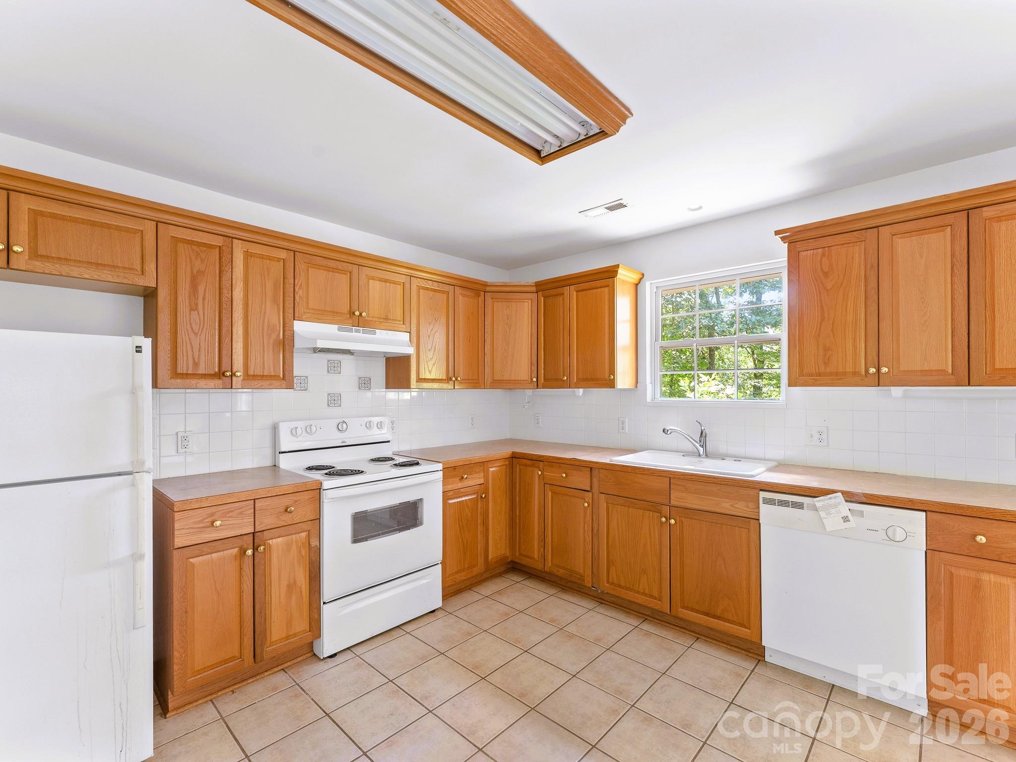 269 Pinewood Knoll Drive — Hendersonville