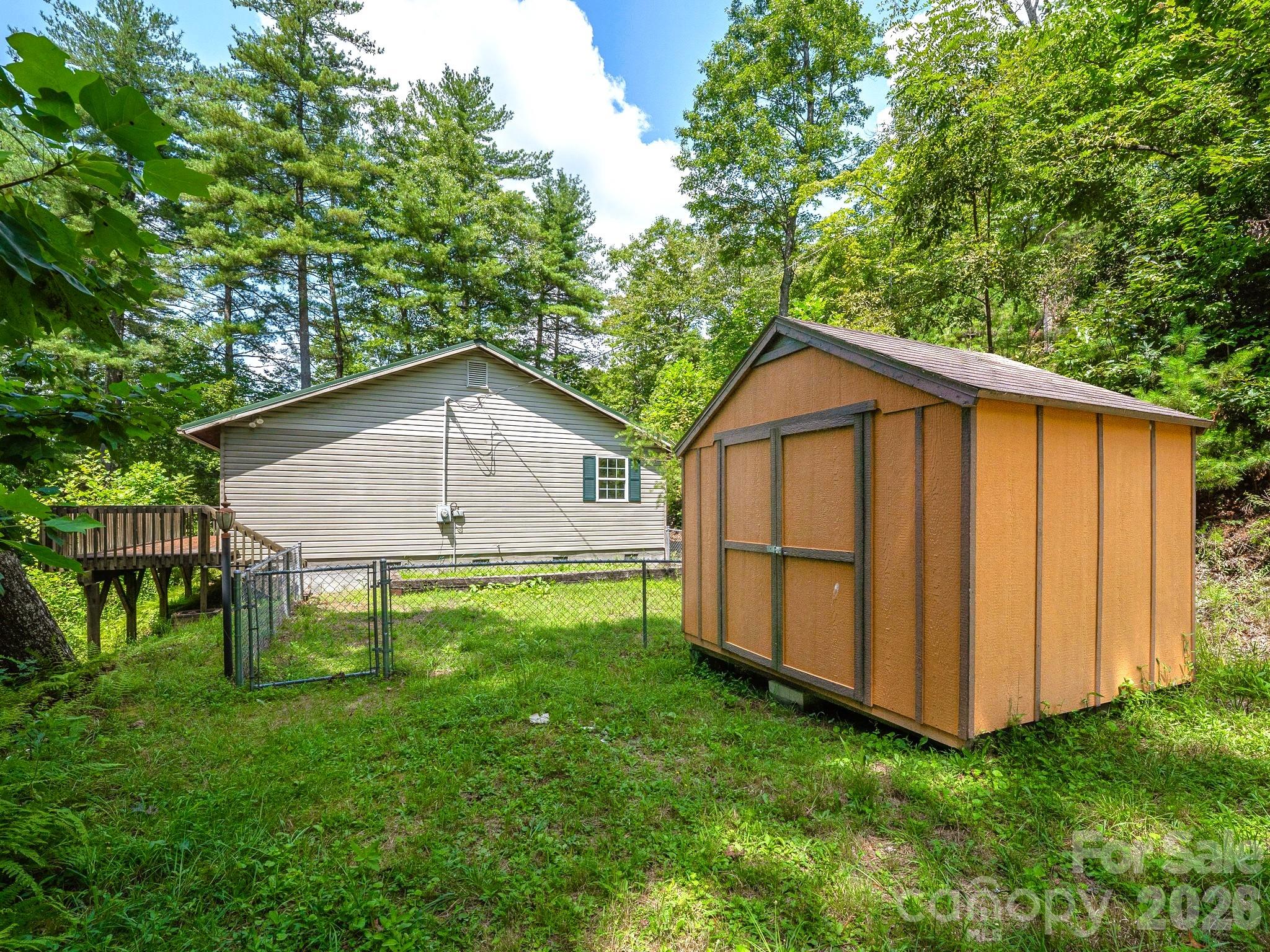 269 Pinewood Knoll Drive — Hendersonville