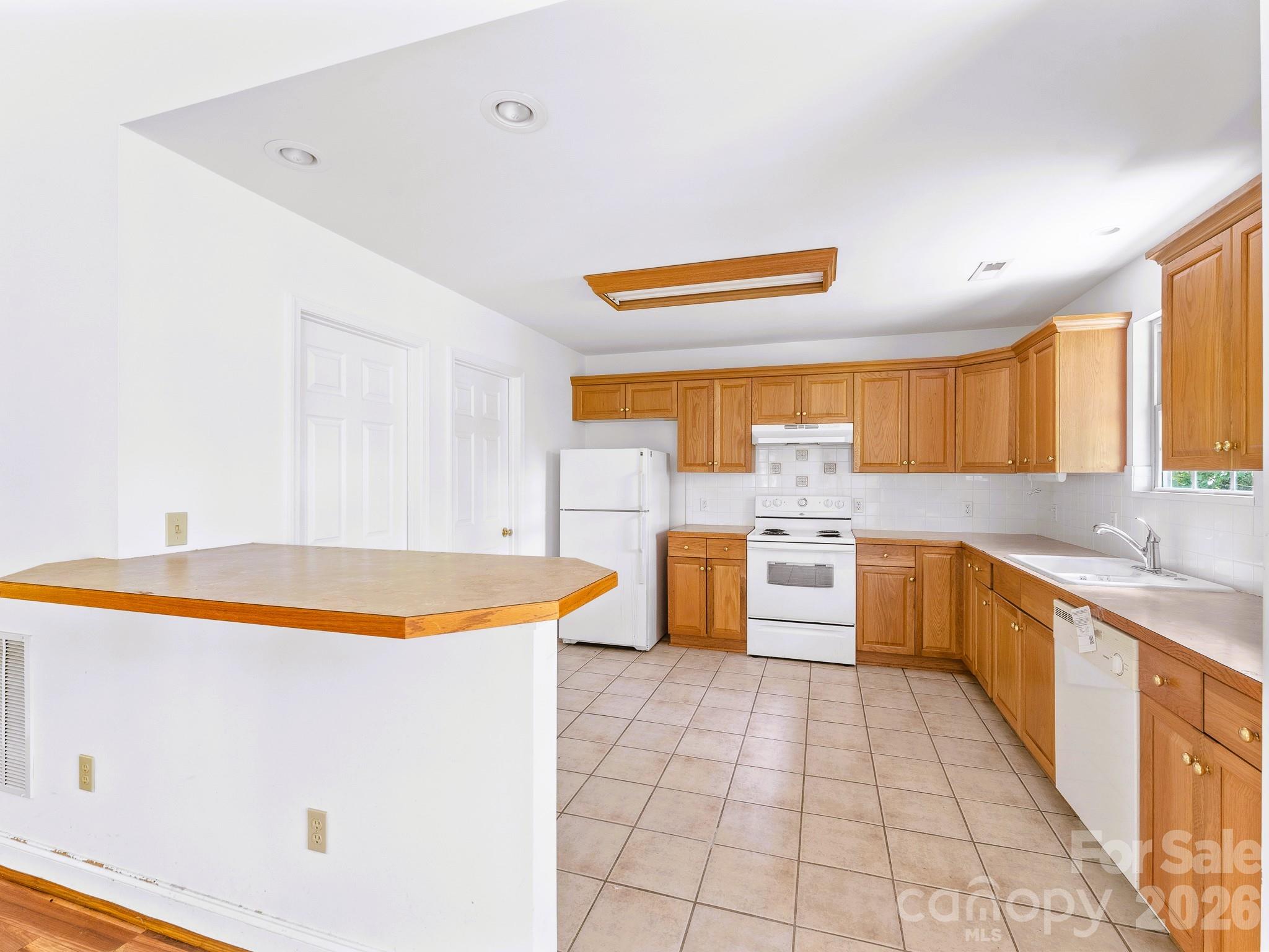 269 Pinewood Knoll Drive — Hendersonville