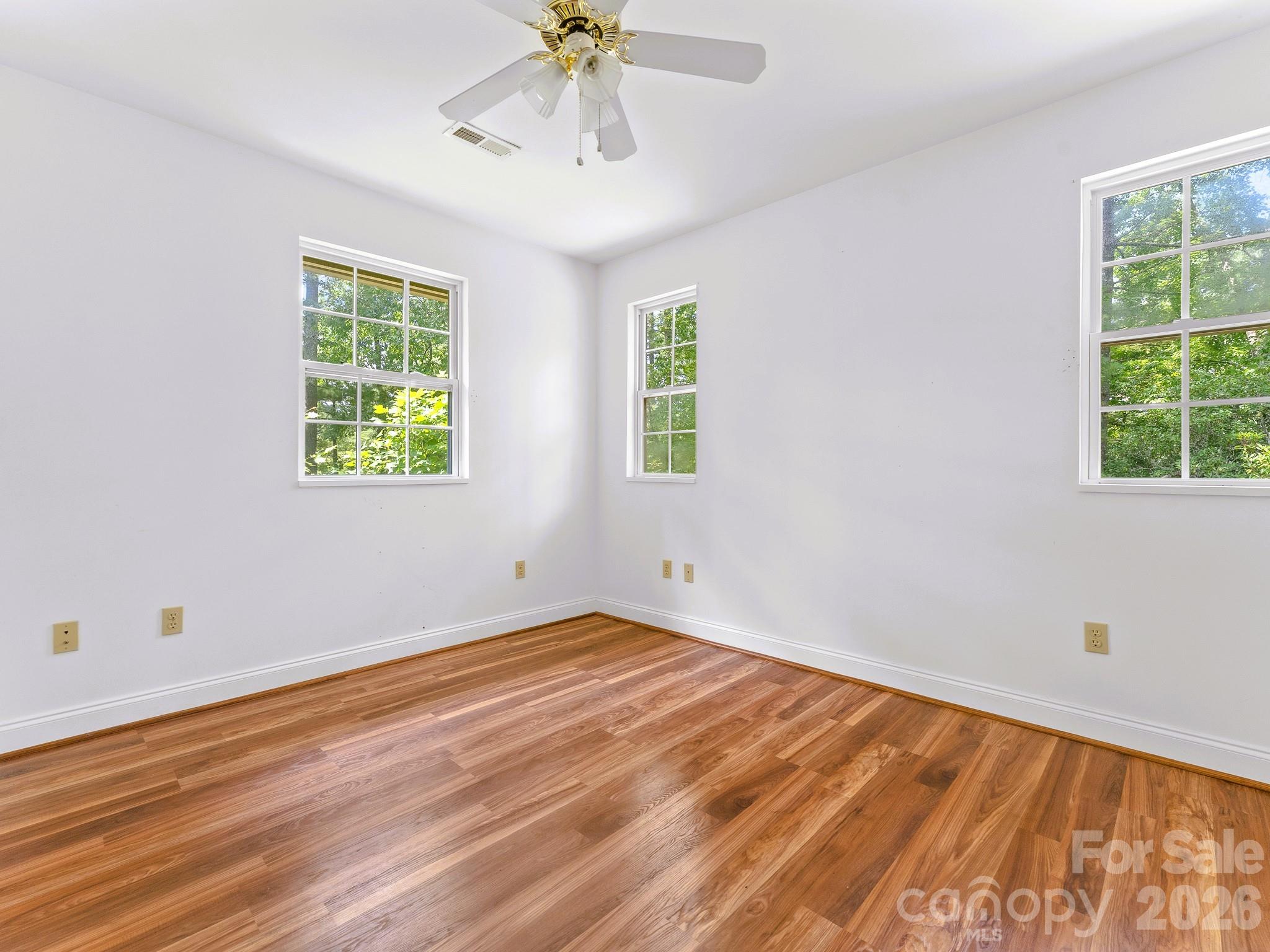 269 Pinewood Knoll Drive — Hendersonville