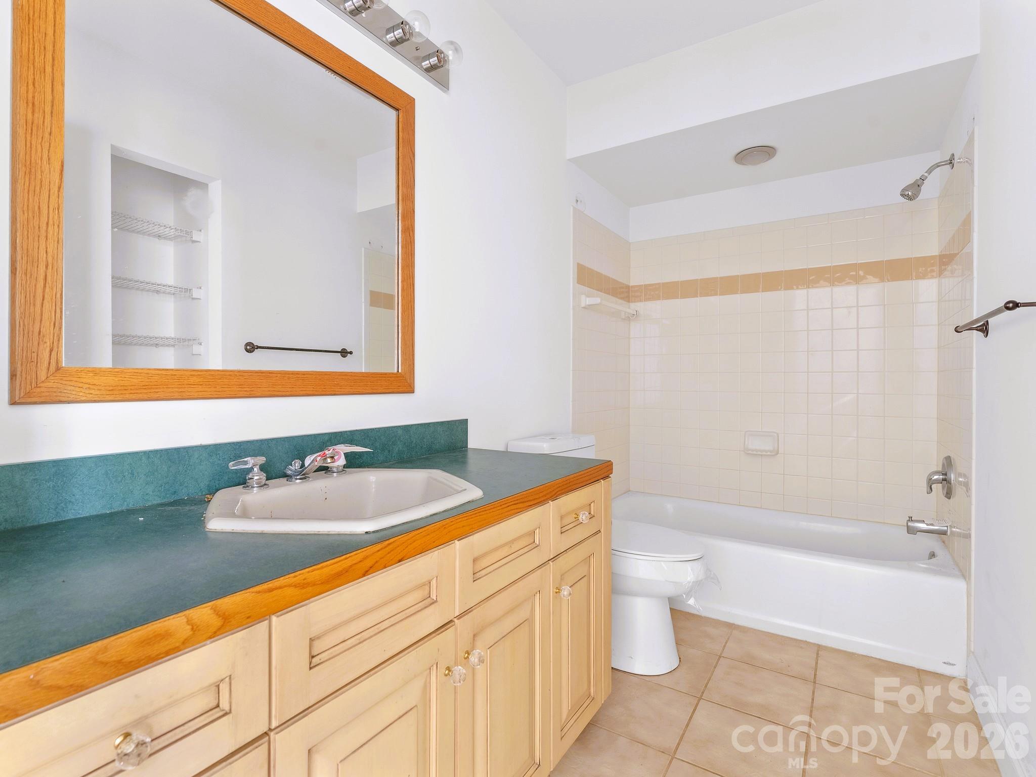 269 Pinewood Knoll Drive — Hendersonville