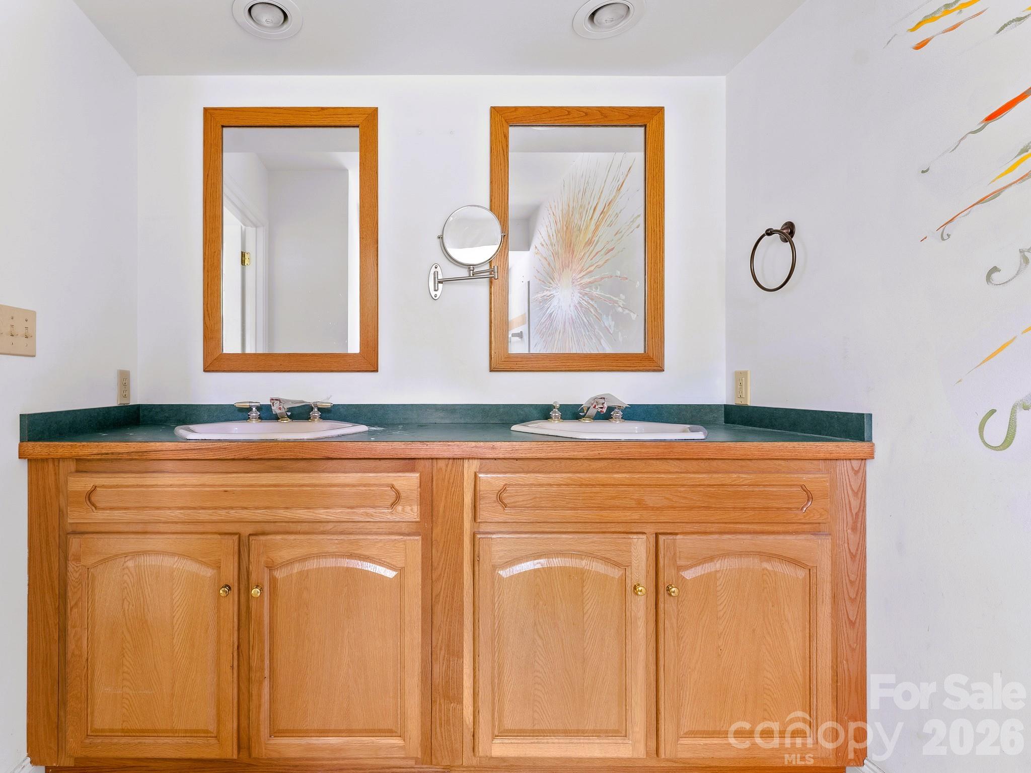 269 Pinewood Knoll Drive — Hendersonville