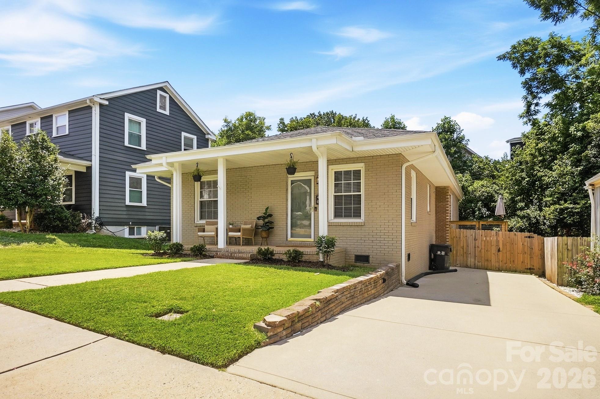 417 Woodvale Place — Charlotte