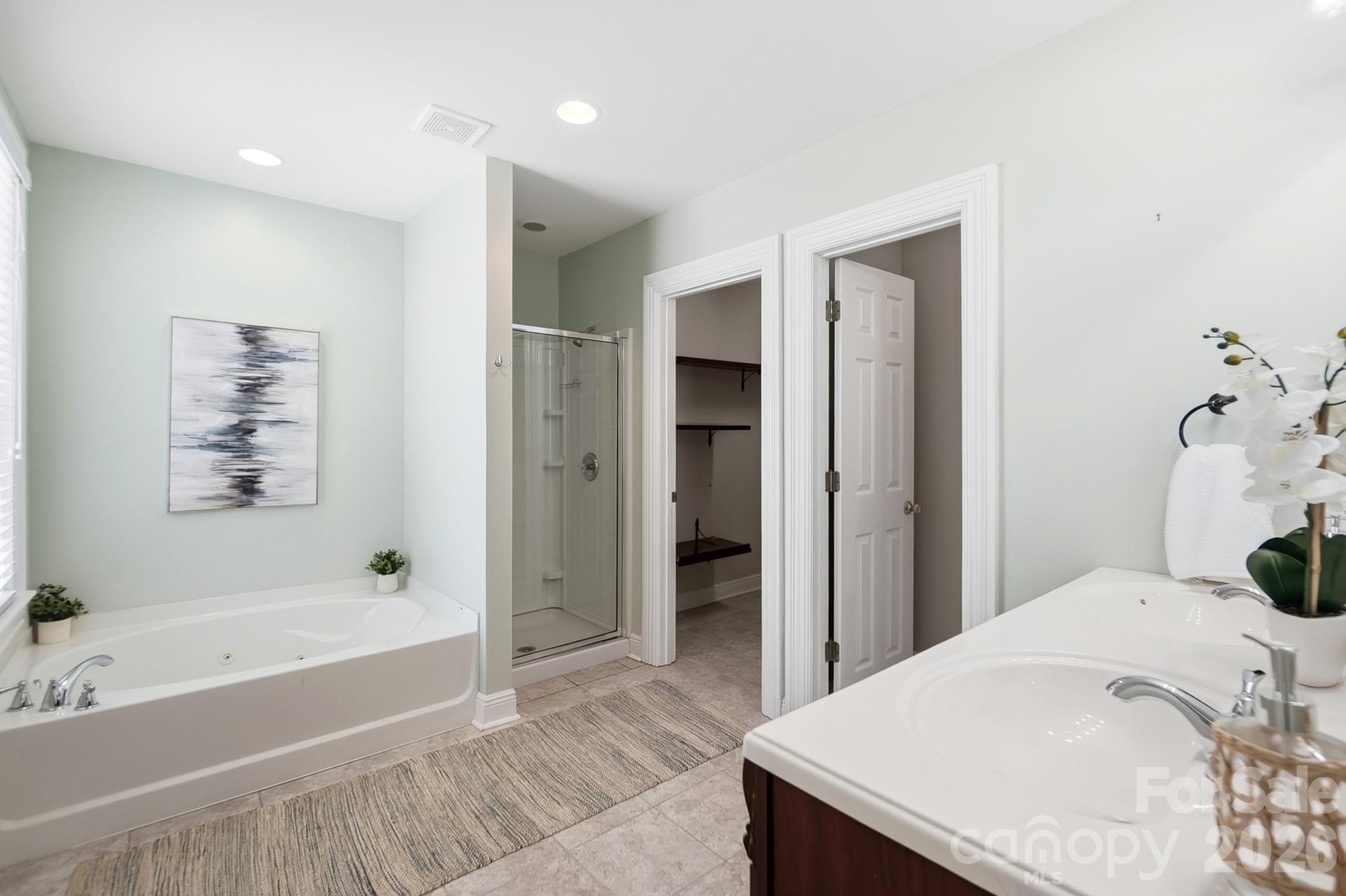 417 Woodvale Place — Charlotte