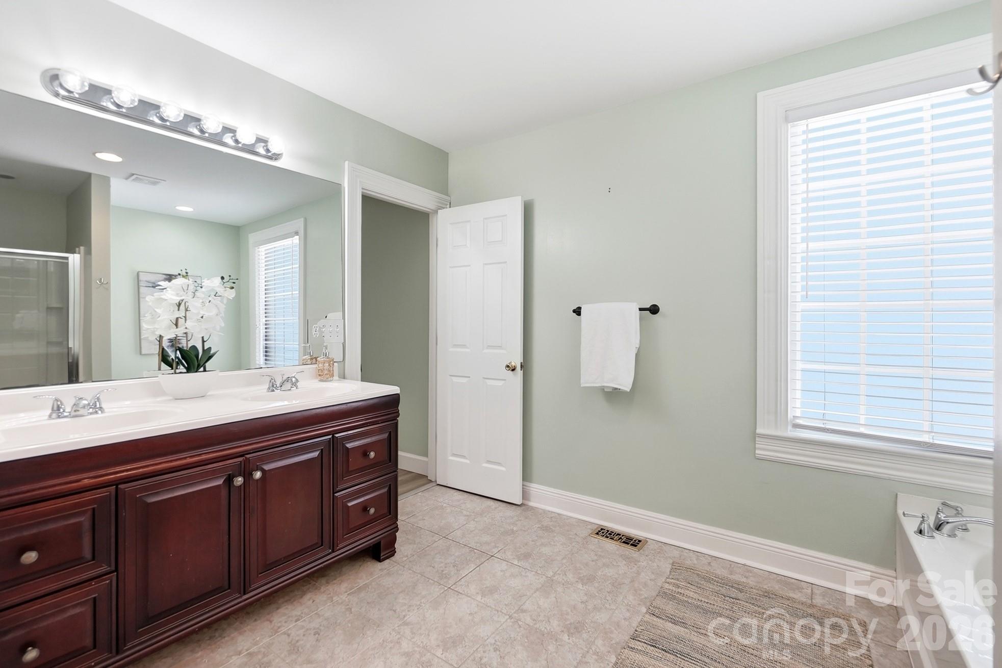 417 Woodvale Place — Charlotte