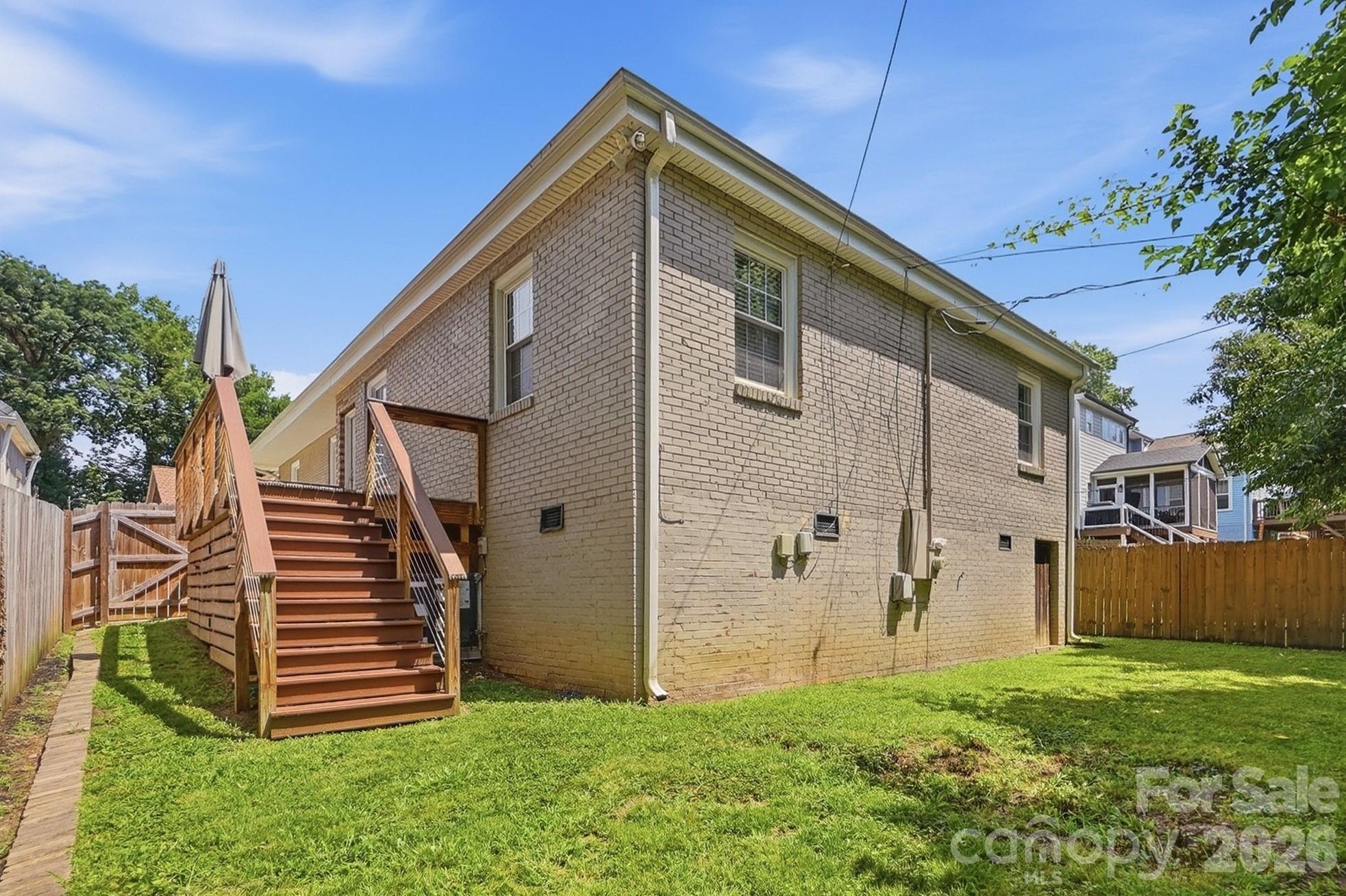 417 Woodvale Place — Charlotte