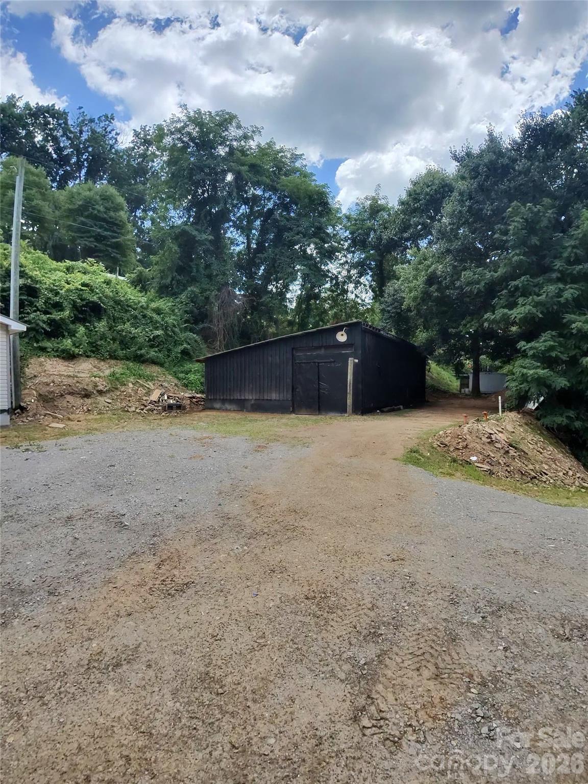 64 P J Drive — Waynesville