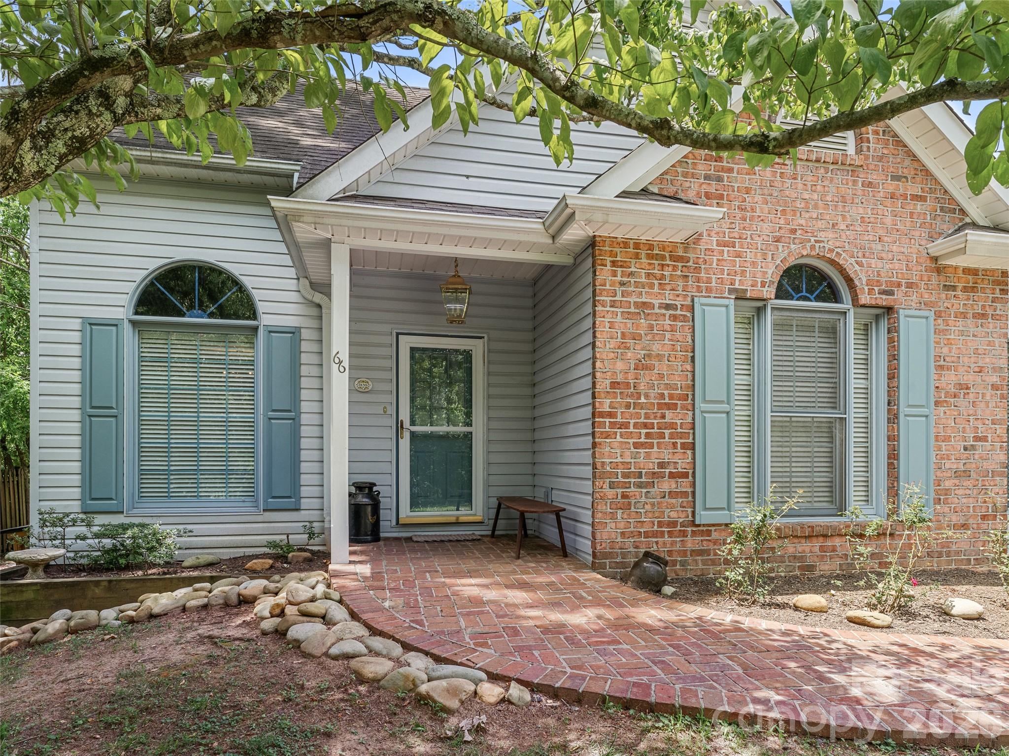 66 Hyde Avenue — Tryon
