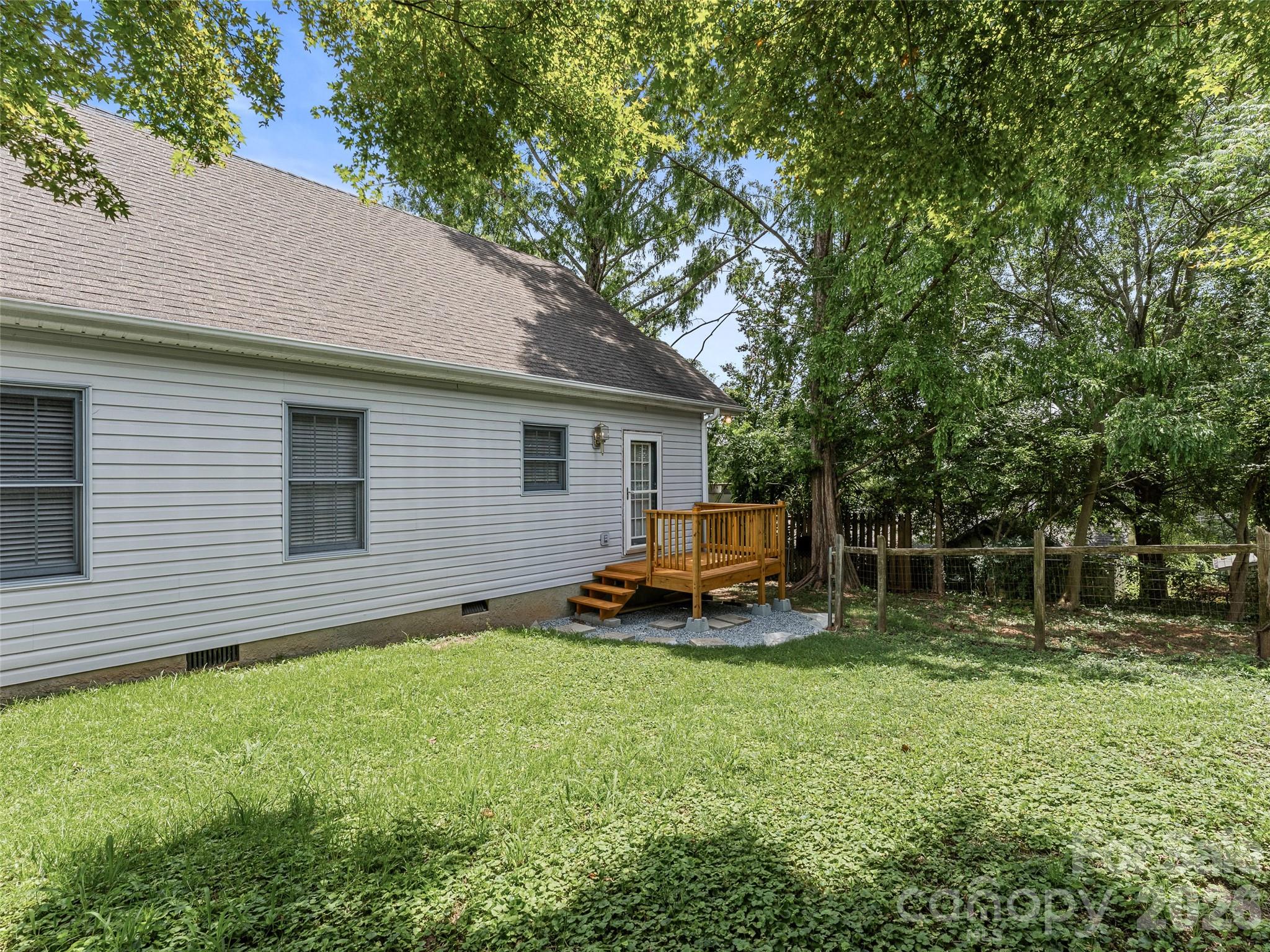 66 Hyde Avenue — Tryon