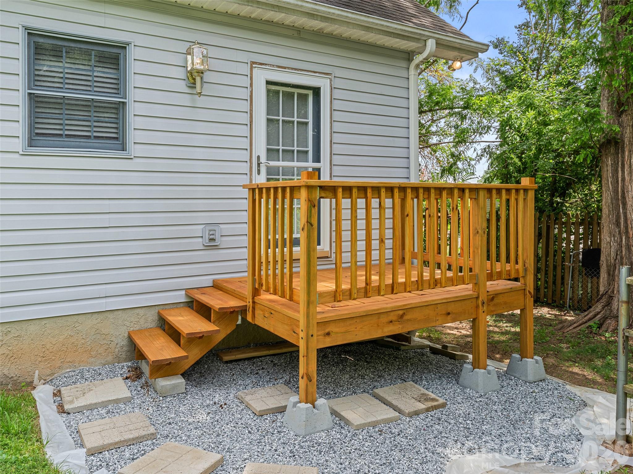 66 Hyde Avenue — Tryon