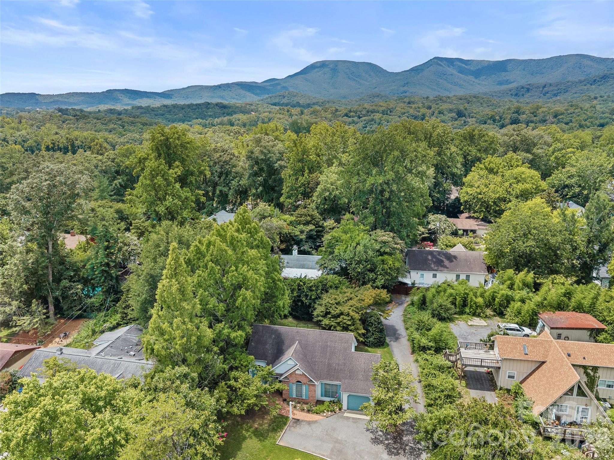 66 Hyde Avenue — Tryon