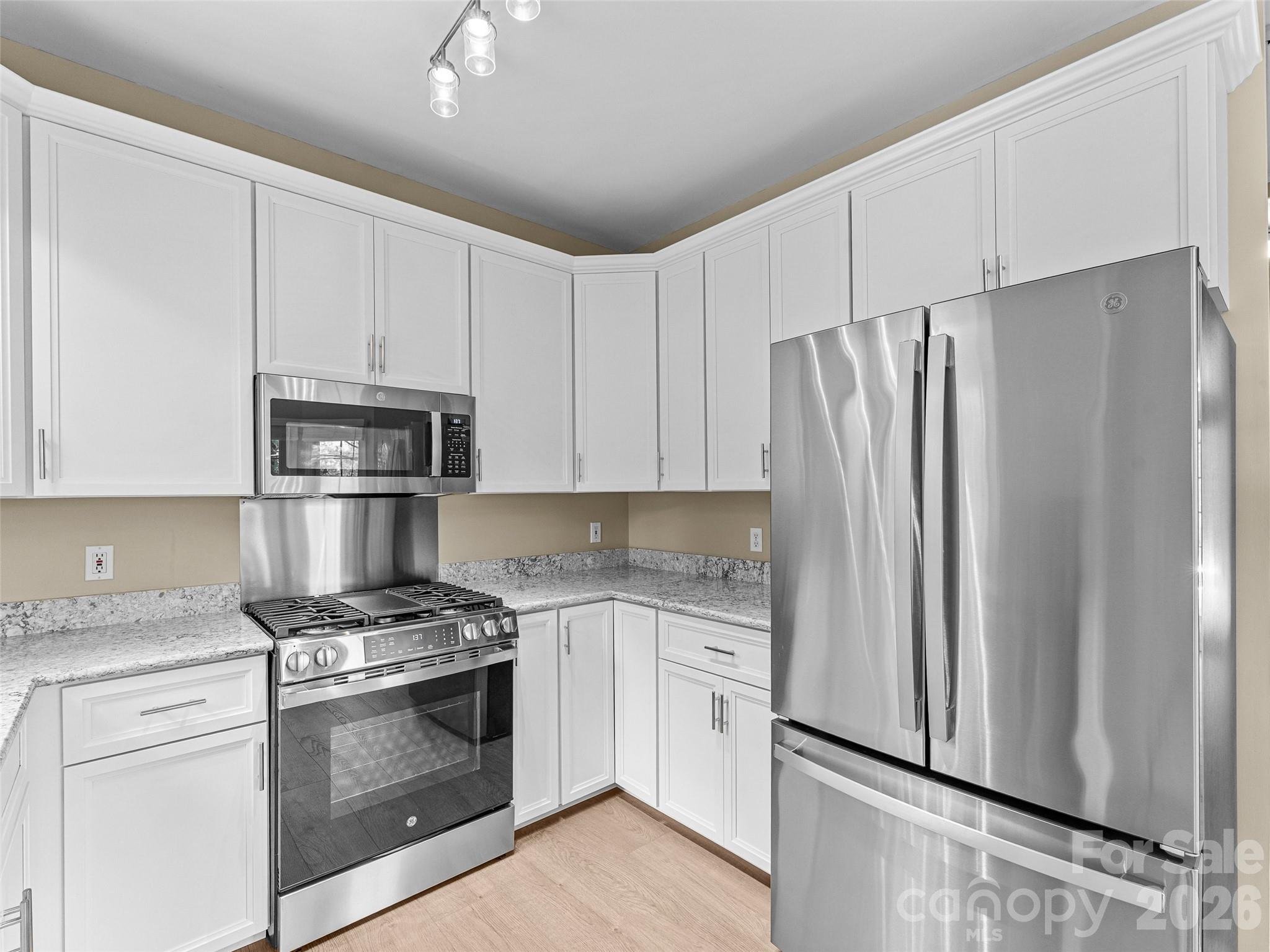 66 Hyde Avenue — Tryon