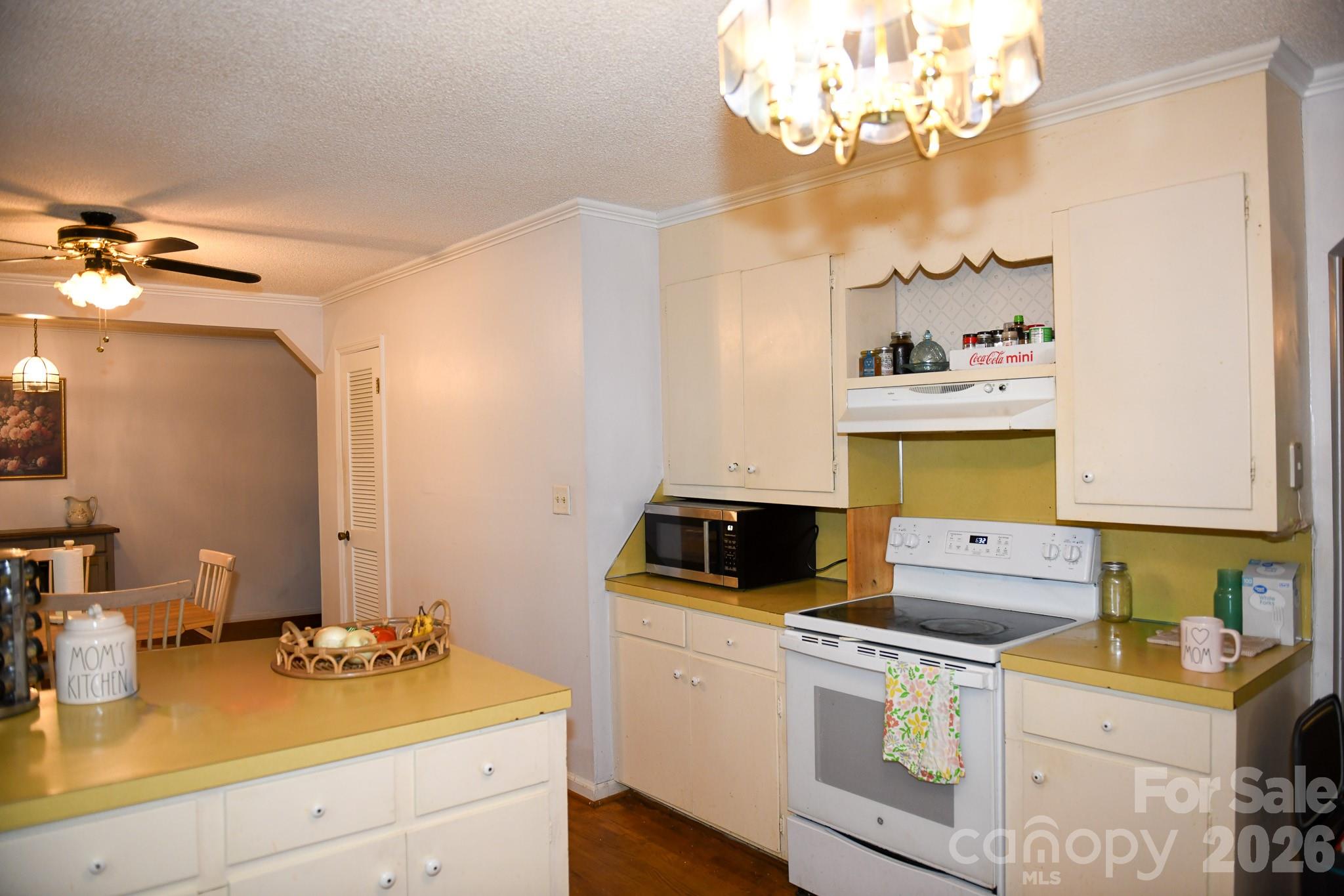 616 Pineview Lakes Road — Chester