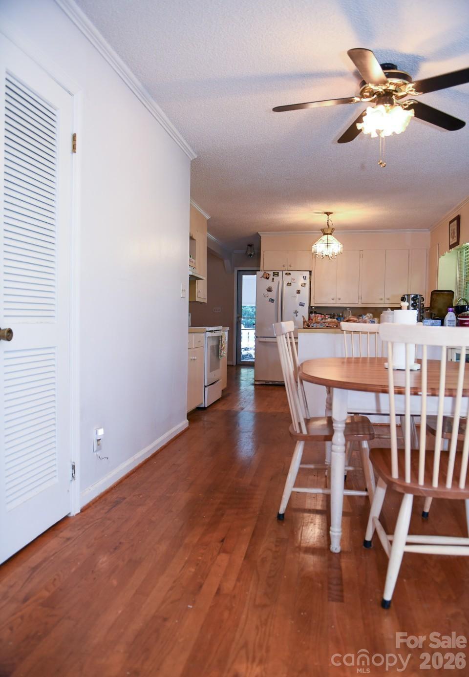 616 Pineview Lakes Road — Chester