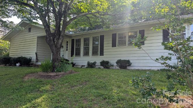 616 Pineview Lakes Road — Chester