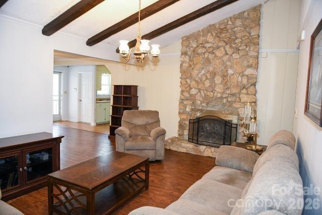 616 Pineview Lakes Road — Chester