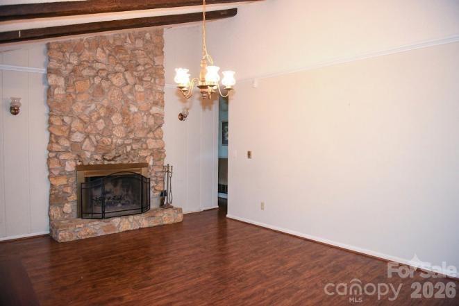 616 Pineview Lakes Road — Chester
